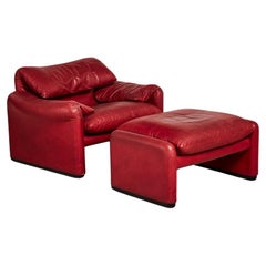 Retro "Maralunga" loungechair in red velvet leather by  Vico Magistretti. Circa 90’s