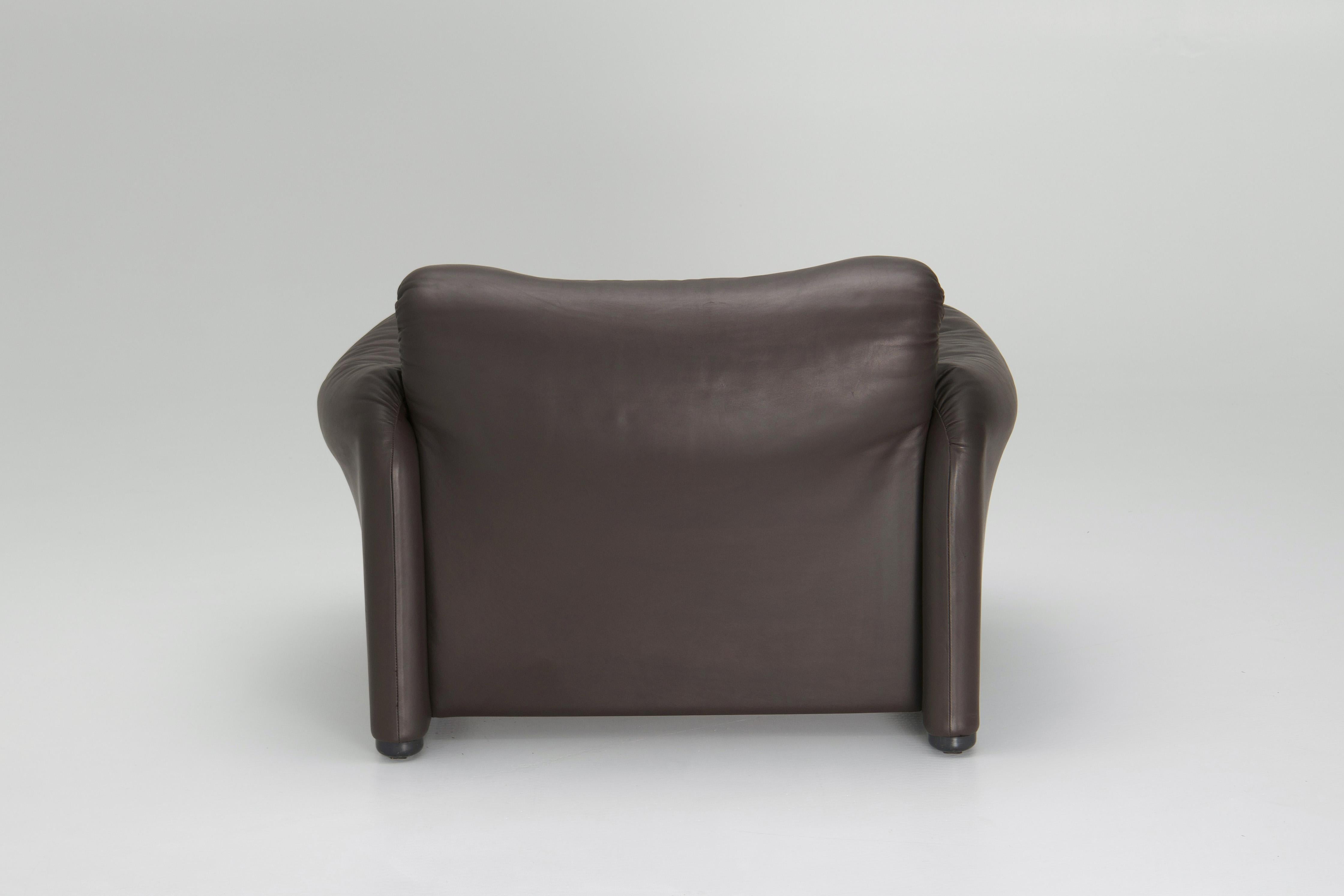 'Maralunga' armchair - Vico Magistretti - Vico Magistretti For Sale 3