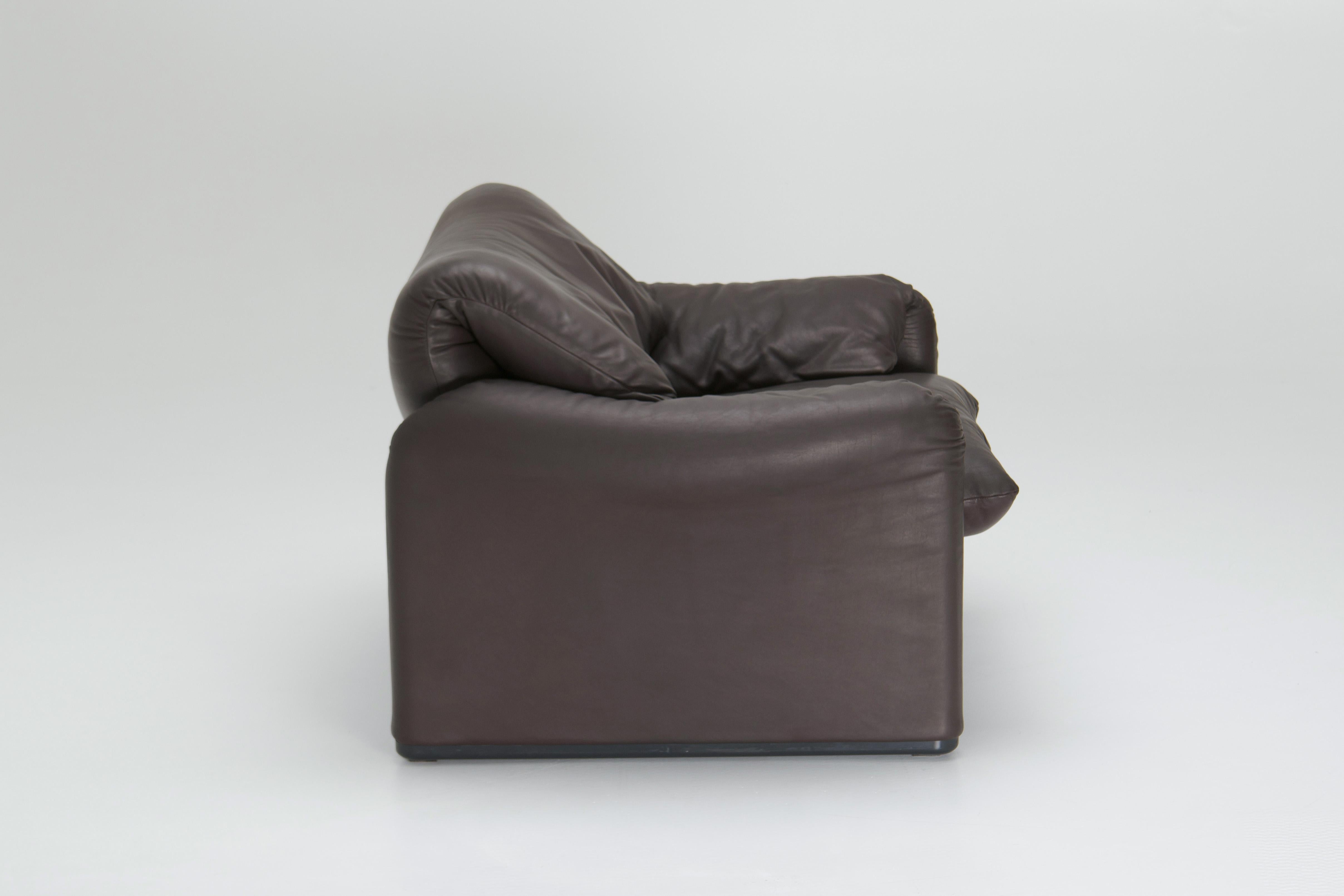 'Maralunga' armchair - Vico Magistretti - Vico Magistretti For Sale 2