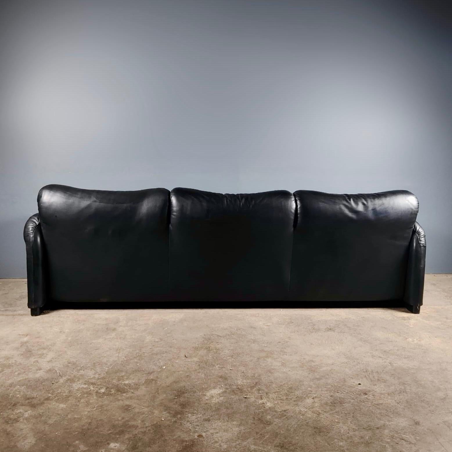 Mid-Century Modern Maralunga Black Leather Three Seater Sofa Vico Magistretti Cassina Mid Century