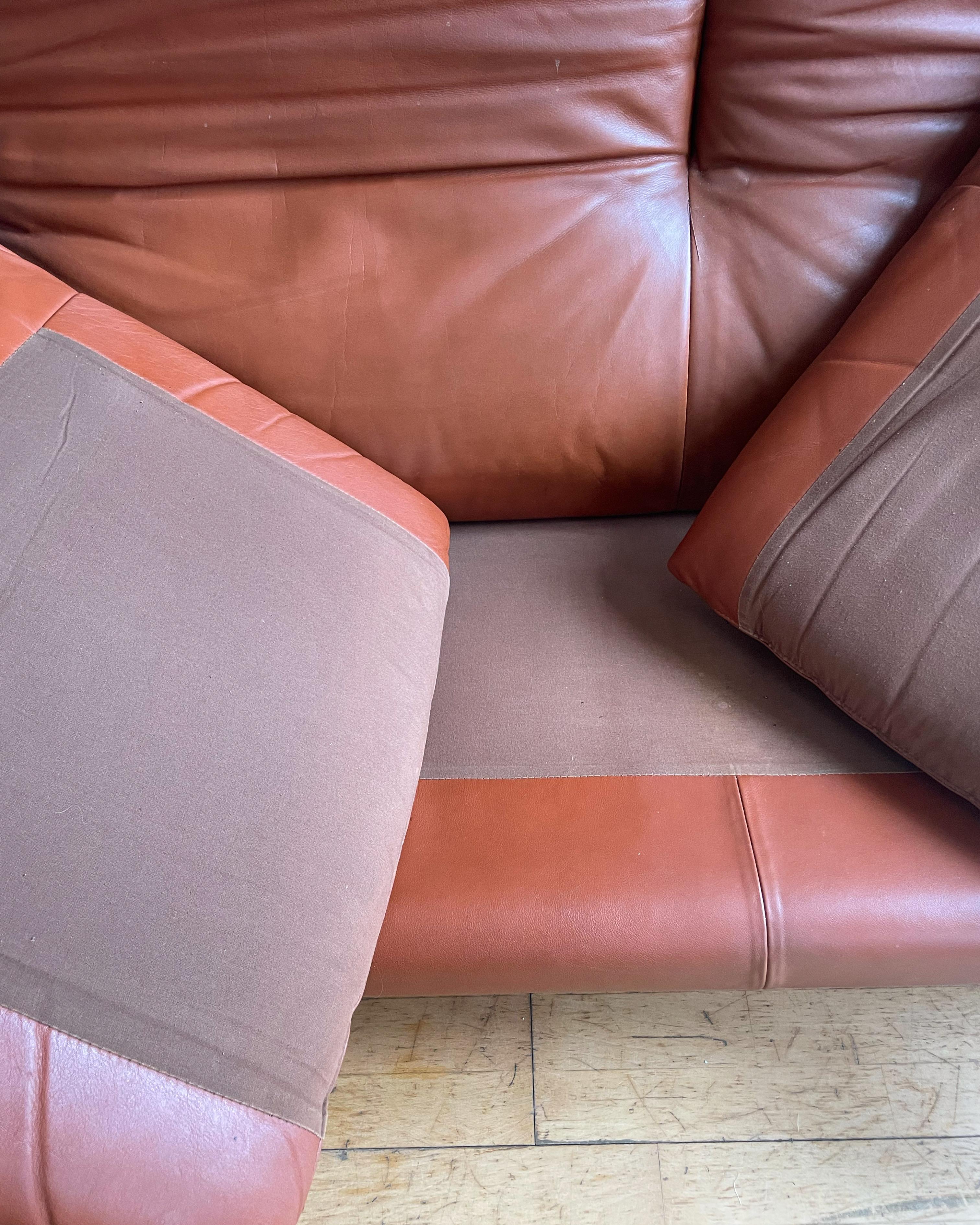 Maralunga Brown Leather Two Seater Sofa by Vico Magistretti, Vintage In Fair Condition In London, GB