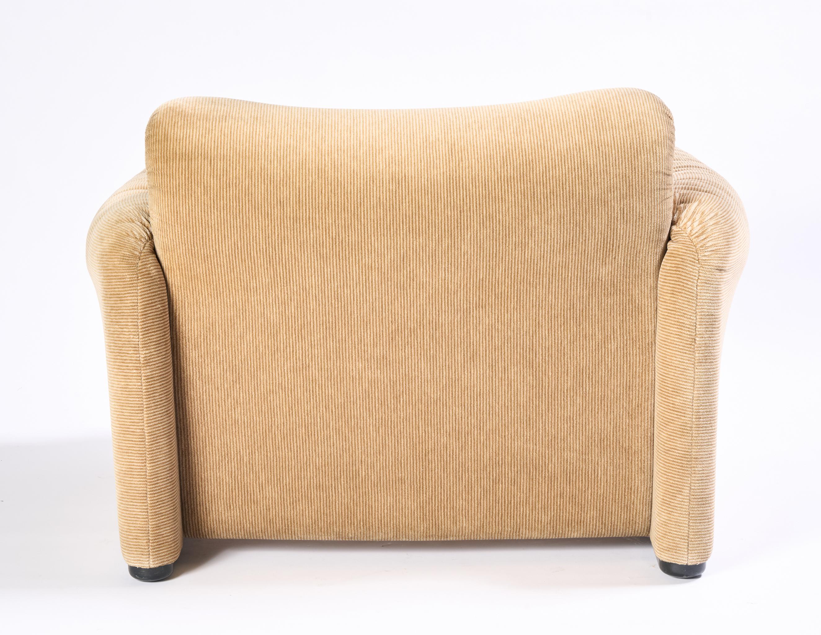 Maralunga Stuhl und Ottomane von Vico Magistretti für Cassina im Angebot 1