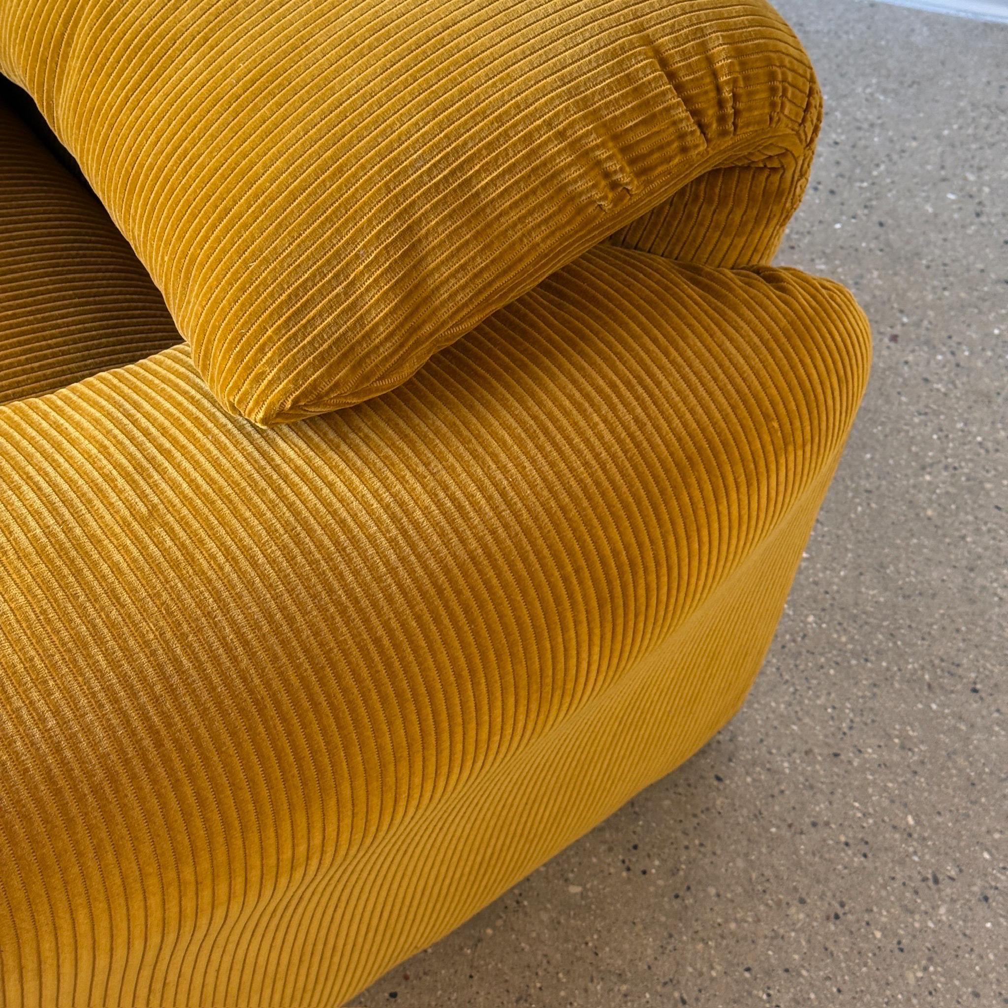 Mid-Century moderno Sedia Maralunga di Vico Magistretti per Cassina in velluto a coste Kvadrat di Raf Simons in vendita