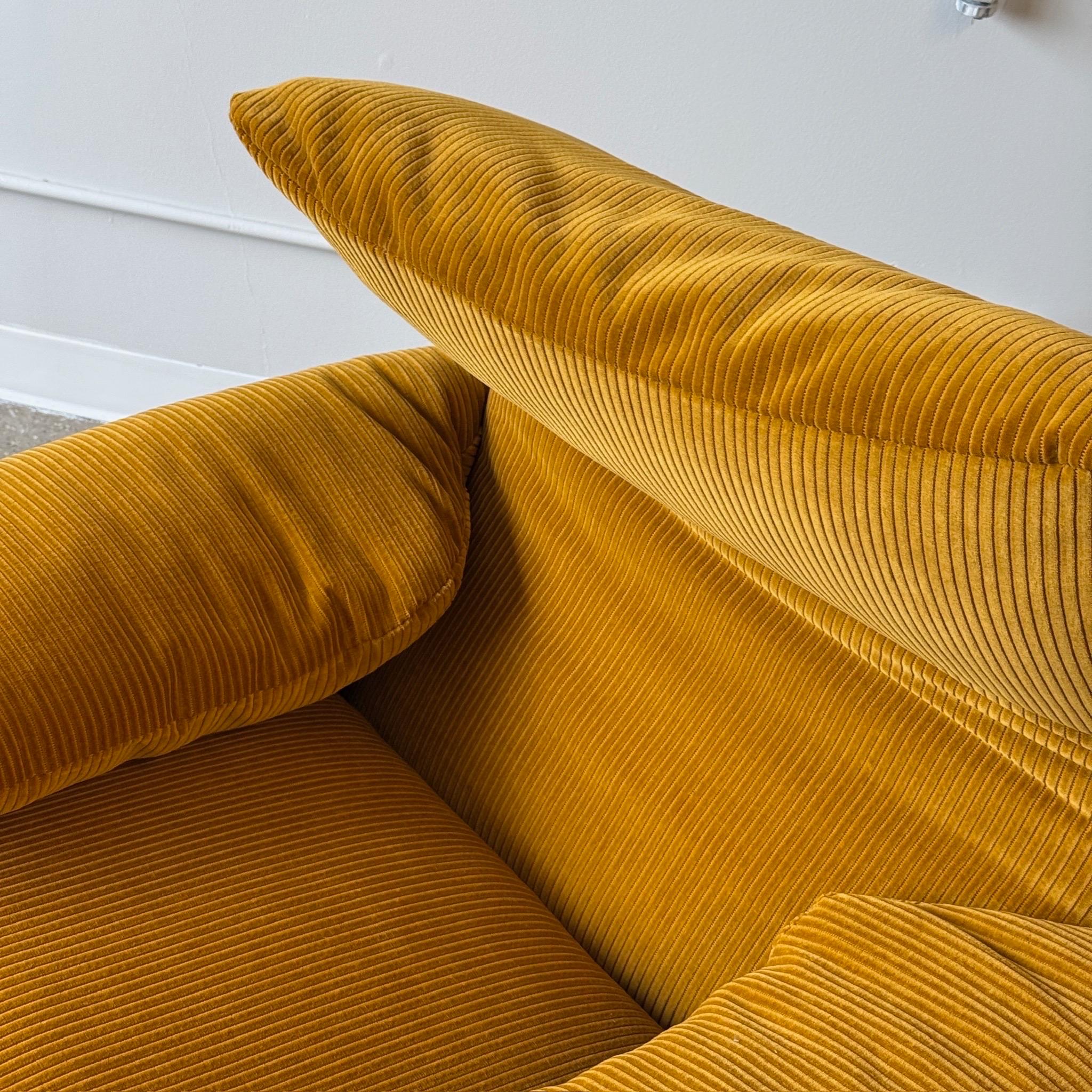 Fine XX secolo Sedia Maralunga di Vico Magistretti per Cassina in velluto a coste Kvadrat di Raf Simons in vendita