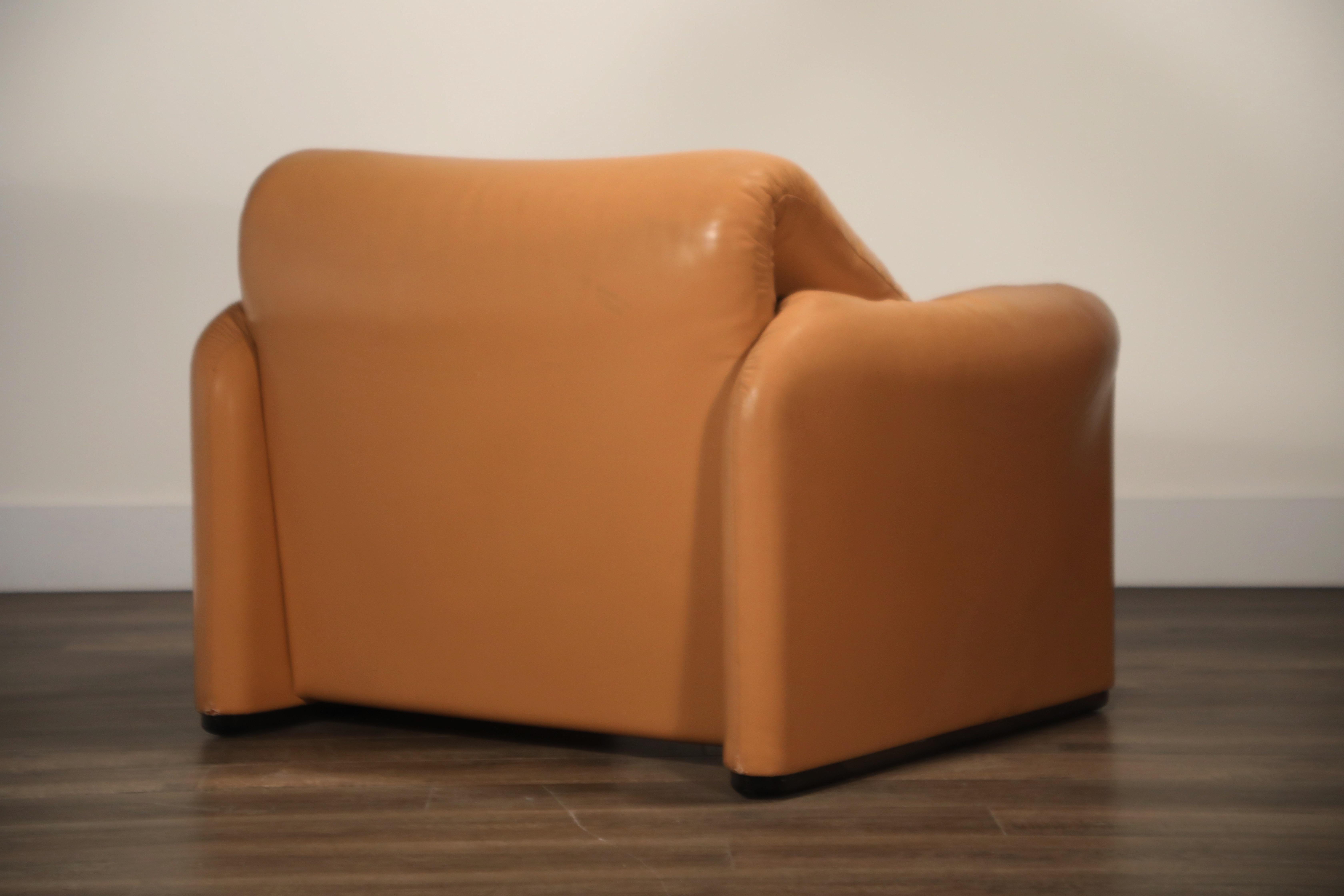 Maralunga Club Chair and Loveseat by Vico Magistretti for Cassina, circa 1973 1