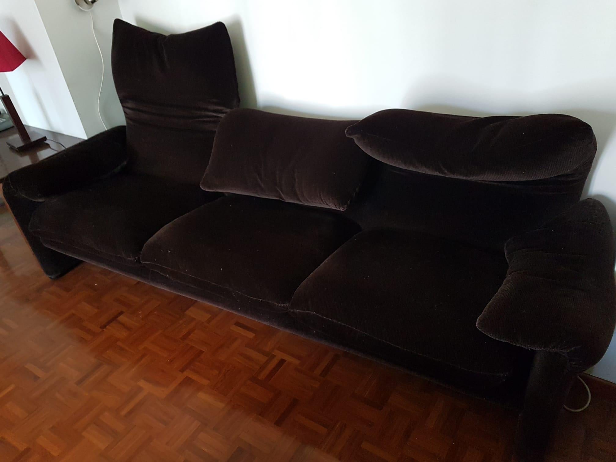 Maralunga by V.Magistretti for Cassina Three-seater velvet sofa original 1970 In Good Condition In Lucca, IT