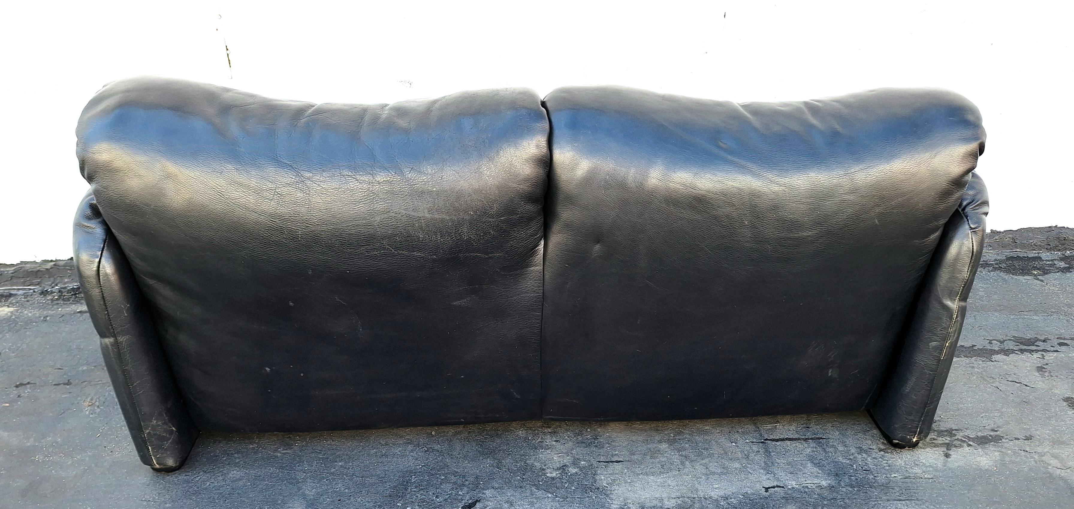 Italian Maralunga Leather Sofa - Settee by Vico Magisretti for Casina  For Sale