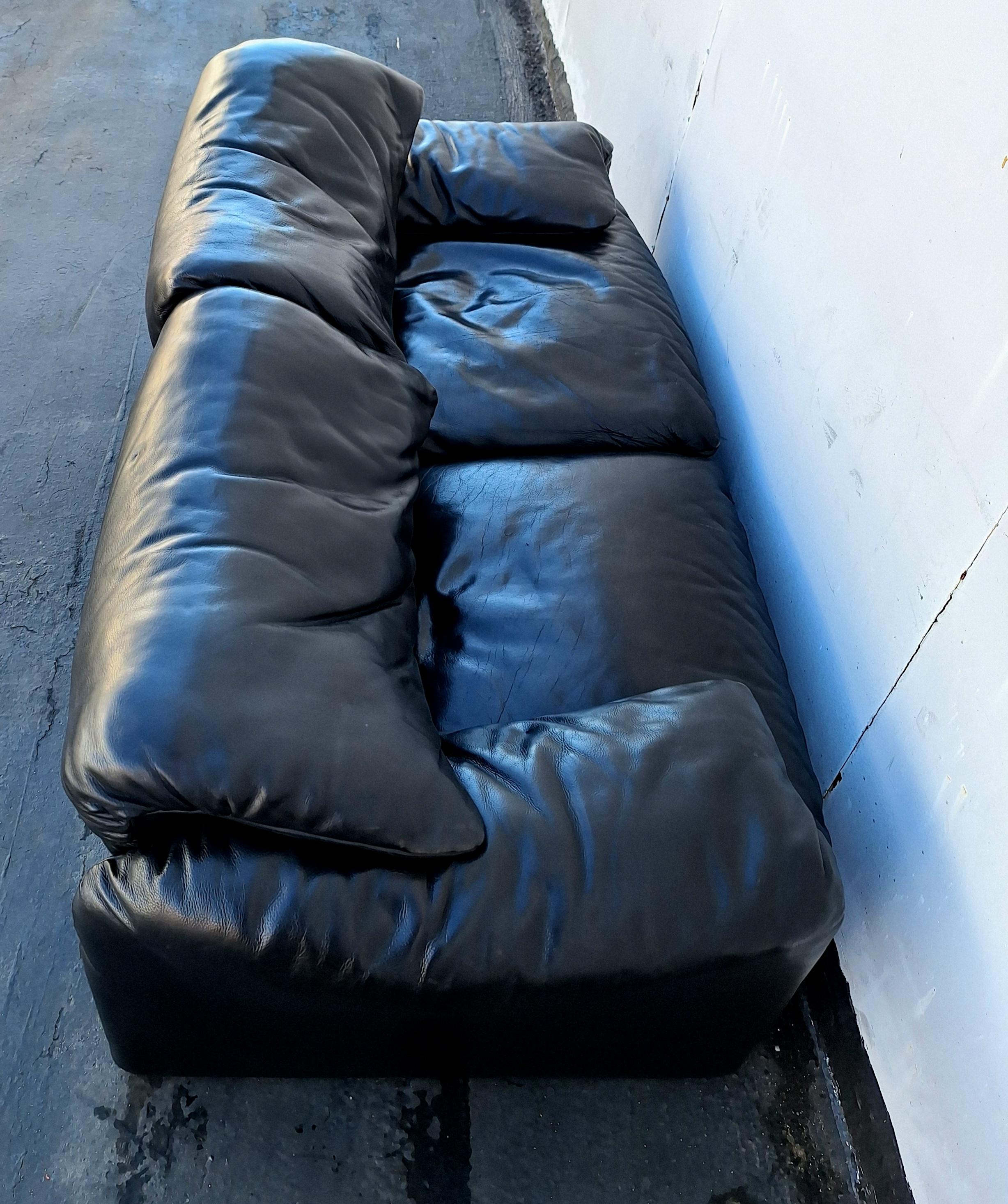 Mid-20th Century Maralunga Leather Sofa - Settee by Vico Magisretti for Casina  For Sale