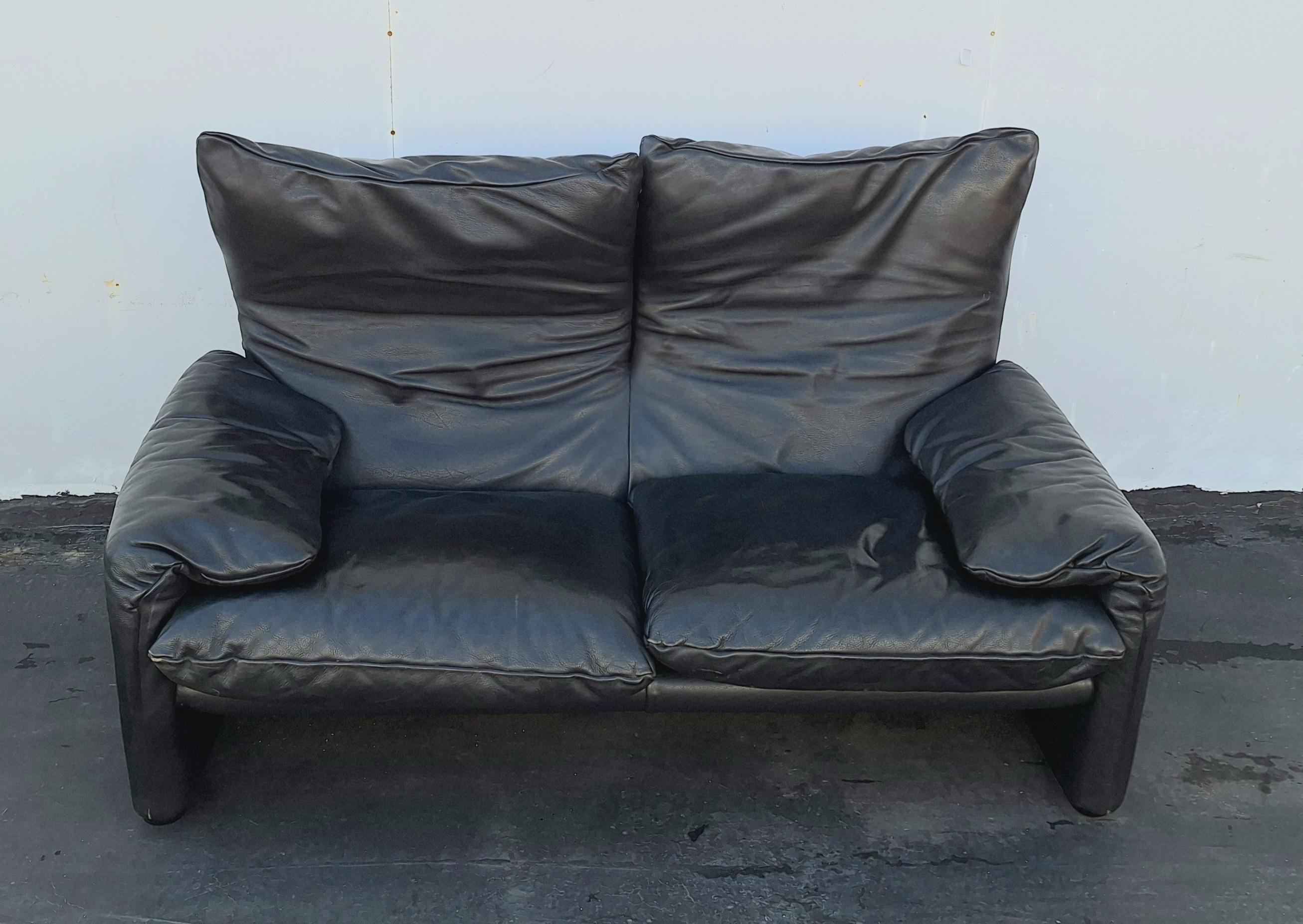 Mid-20th Century Maralunga Leather Sofa - Settee by Vico Magisretti for Casina  For Sale