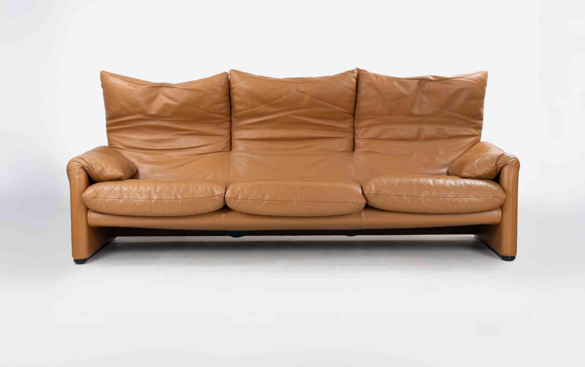 Vintage Maralunga Leder Dreisitzer Sofa realisiert von Vico Magistretti für Cassina in den 1970er Jahren.

Original Cognac-Lederpolsterung, in ausgezeichnetem Zustand.

Verstellbare Rückenlehnen.

Das ikonische Modell Maralunga, das sich in einem