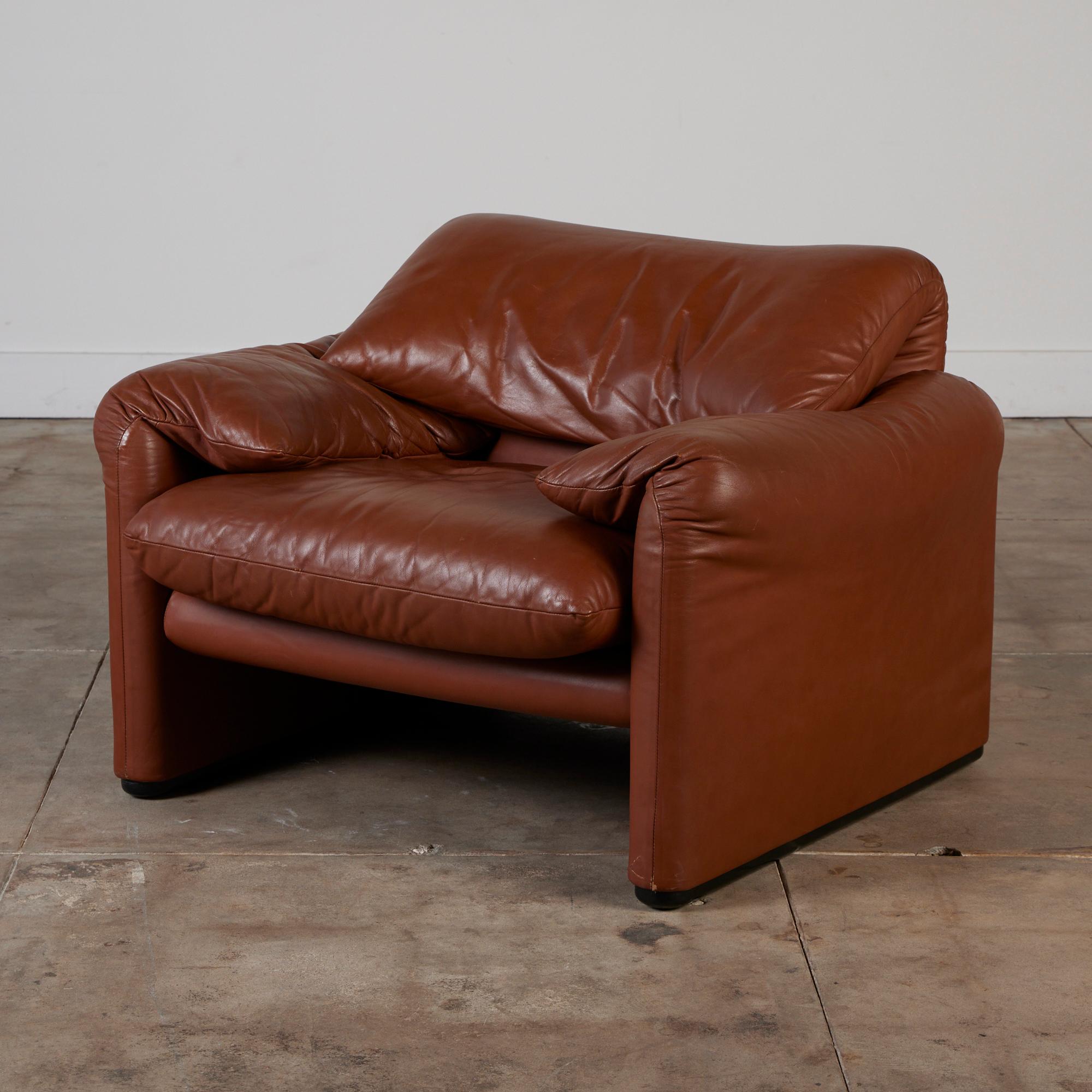 Maralunga Lounge Chair and Ottoman by Vico Magistretti for Cassina In Good Condition In Los Angeles, CA