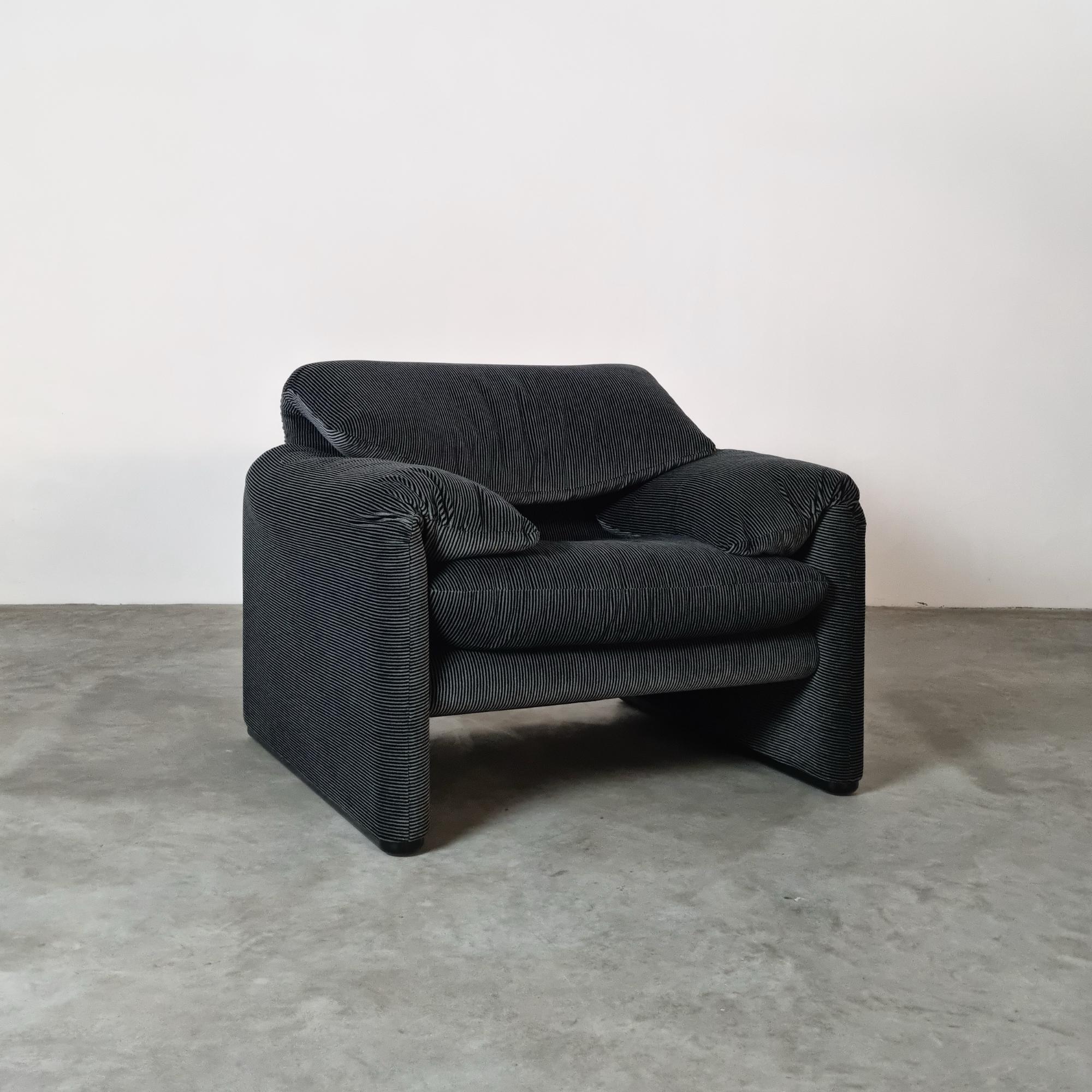 

We are delighted to present a true gem: an original “Maralunga” lounge chair designed by Vico Magistretti for Cassina.

This piece from the early 1980s is in pristine, original condition and has been minimally used, preserving its timeless allure.