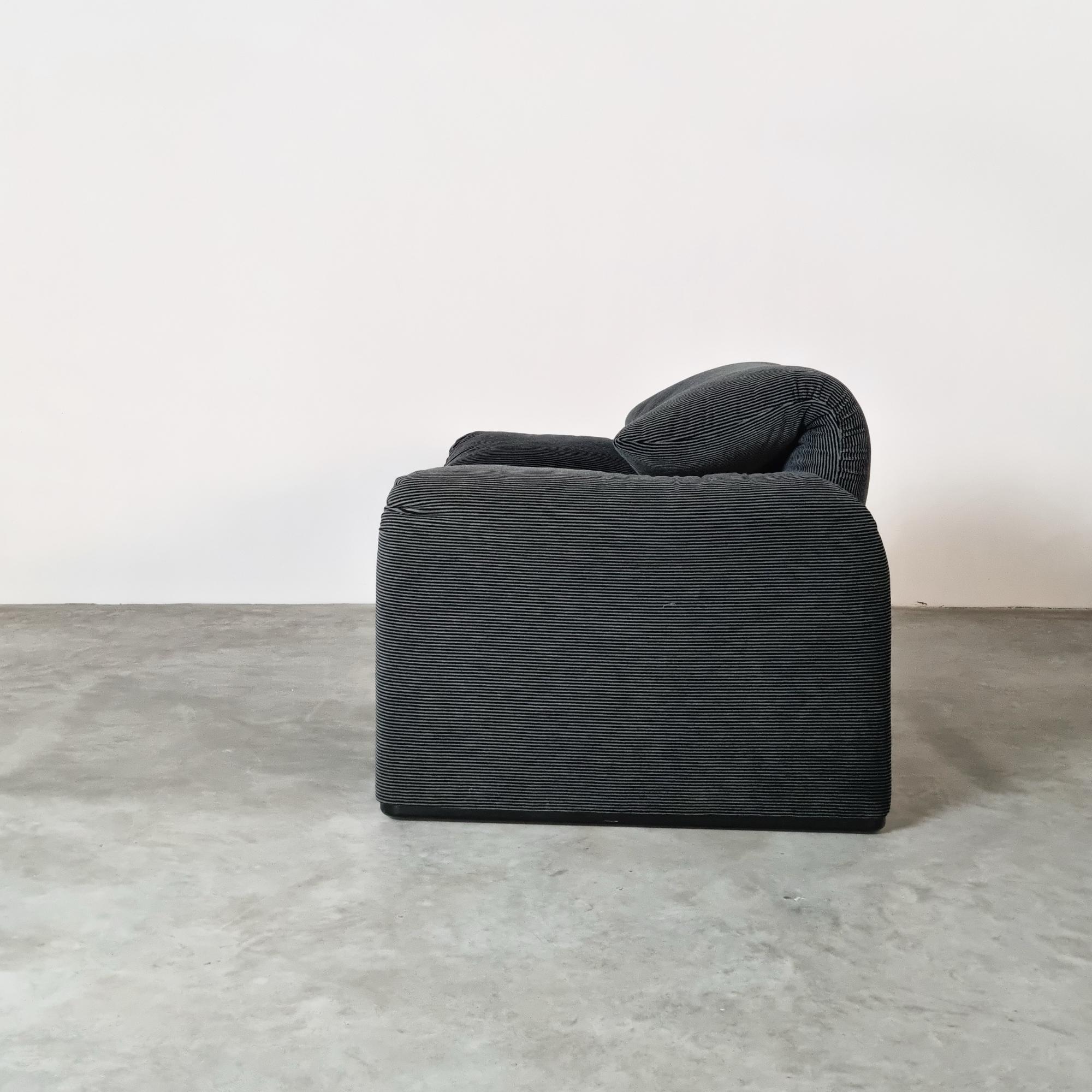 Italian “Maralunga” Lounge Chair designed by Vico Magistretti for Cassina, 1980s For Sale