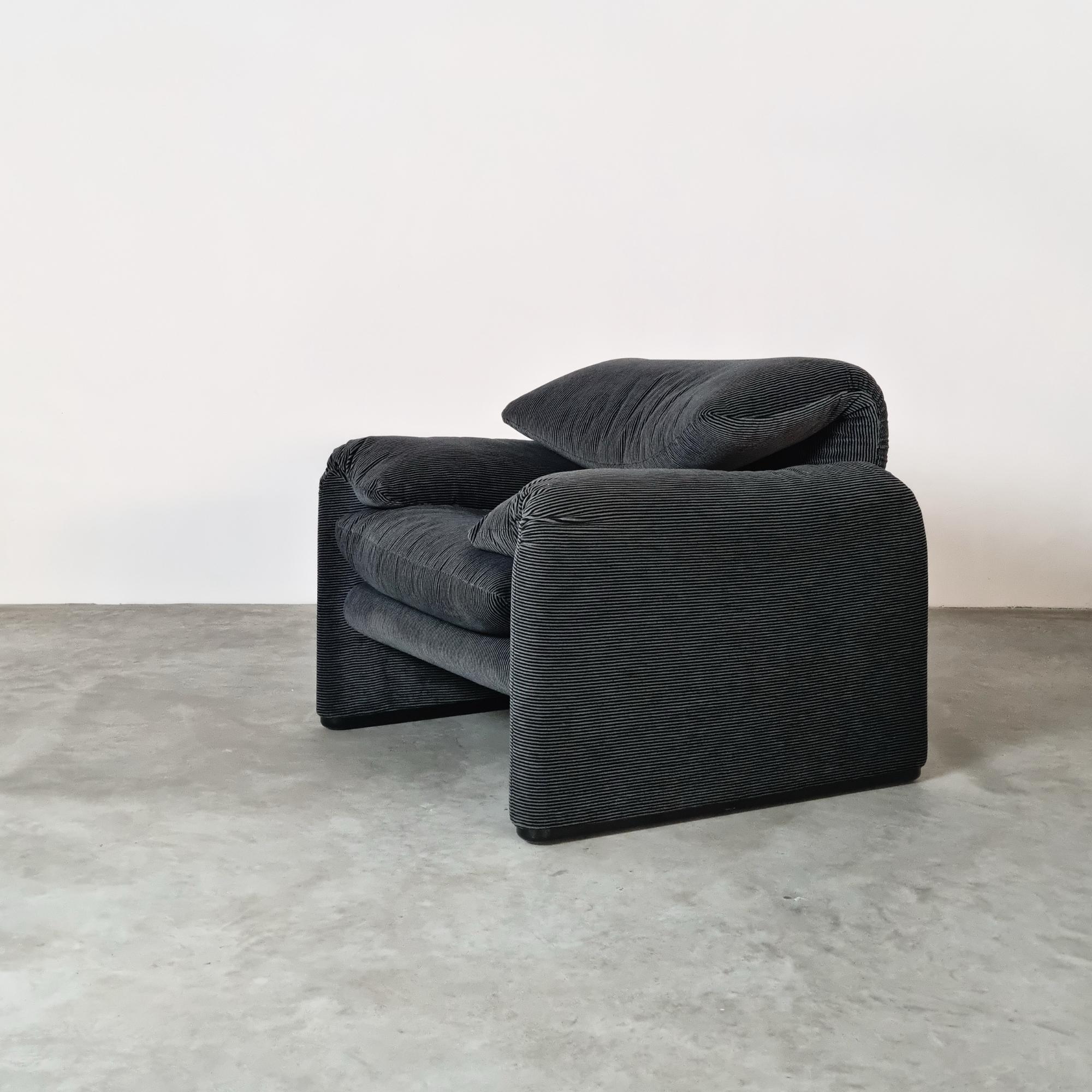 “Maralunga” Lounge Chair designed by Vico Magistretti for Cassina, 1980s In Good Condition For Sale In Hilversum, NL