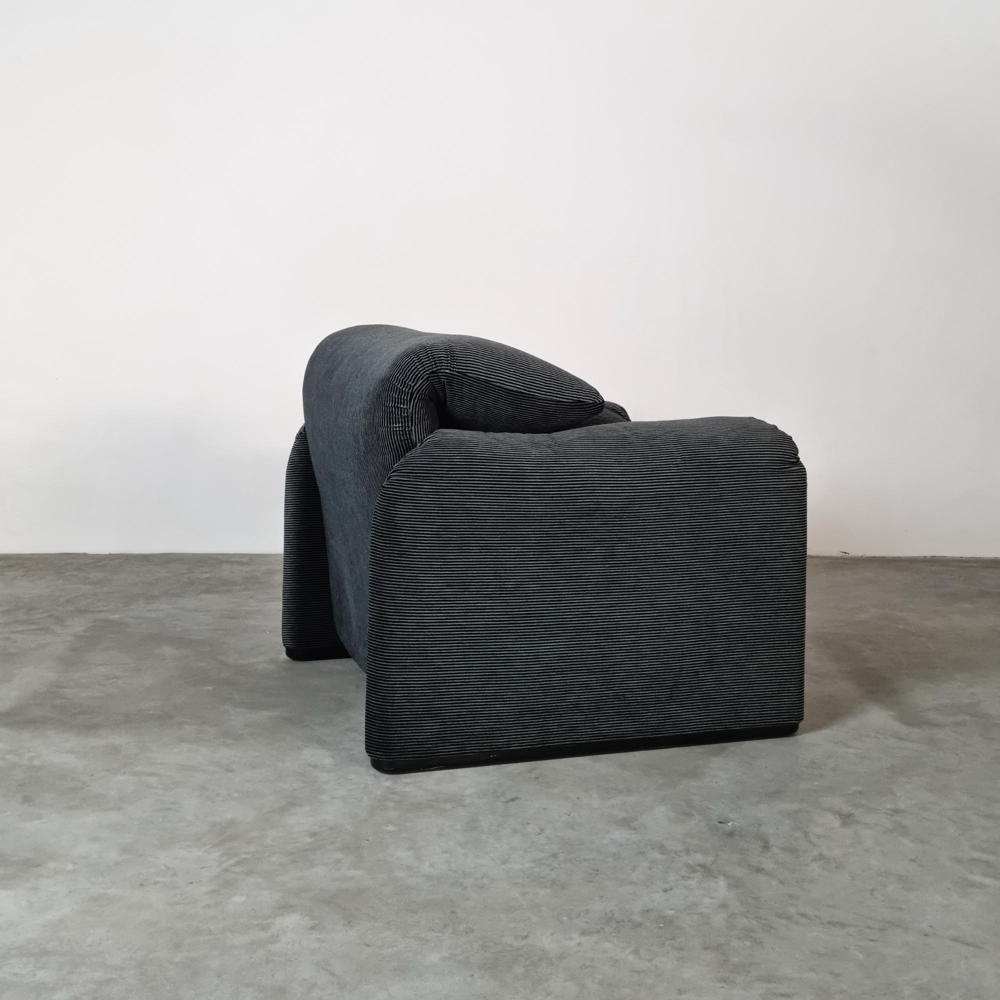 Velvet “Maralunga” Lounge Chair designed by Vico Magistretti for Cassina, 1980s For Sale