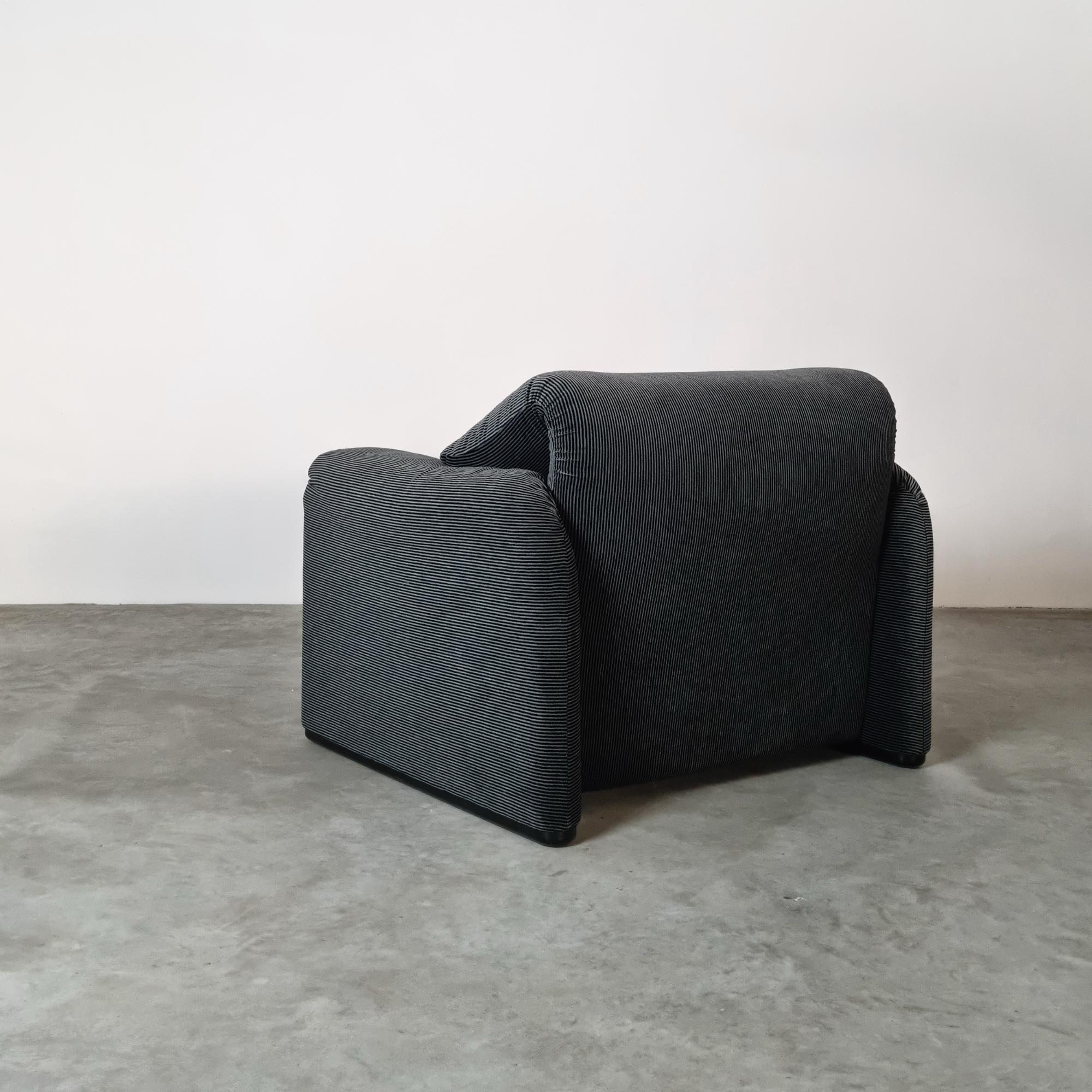 “Maralunga” Lounge Chair designed by Vico Magistretti for Cassina, 1980s For Sale 2