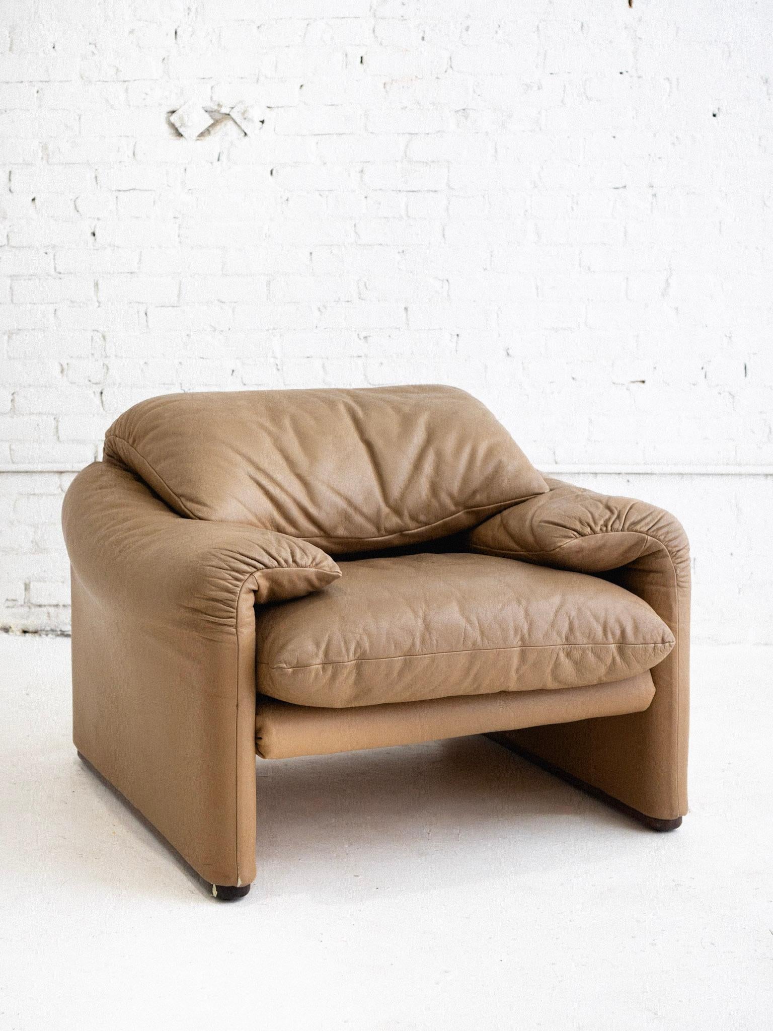 A “Maralunga” lounge chair by Vico Magistretti for Cassina. Original beige leather upholstery. Two chairs and one sofa available, all sold separately. Sourced in Northern Italy.

The Maralunga chair, designed by Vico Magistretti for Cassina in 1973,