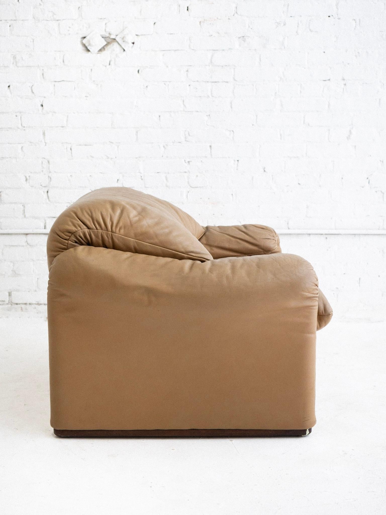 Maralunga Lounge Chair in Leather by Vico Magistretti for Cassina 1