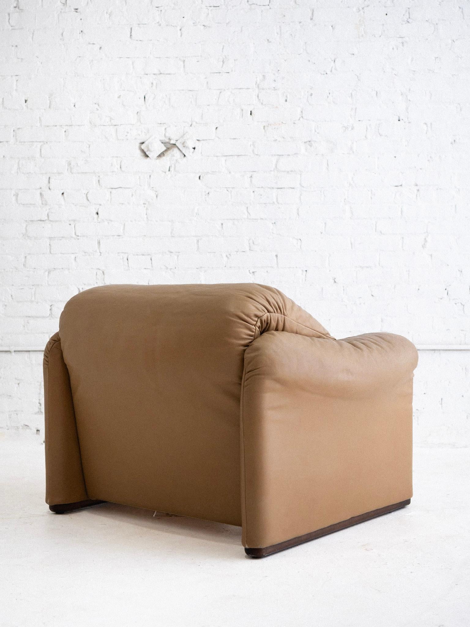 Maralunga Lounge Chair in Leather by Vico Magistretti for Cassina 2