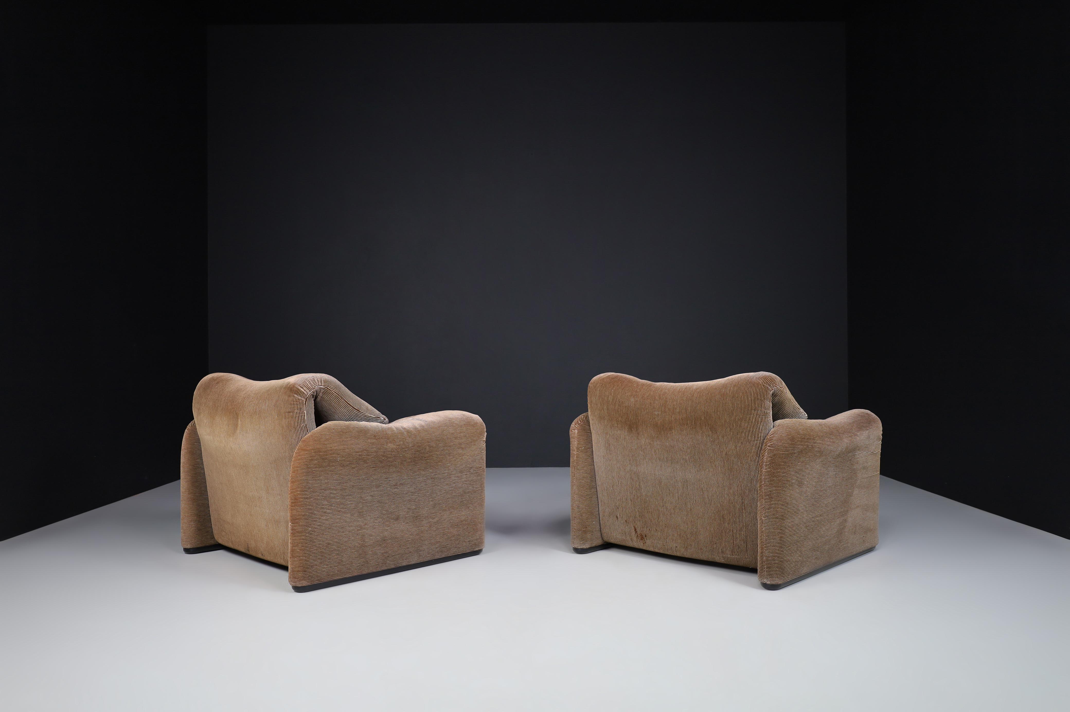 Italian Maralunga Lounge Chairs by Vico Magistretti for Cassina, 1970s