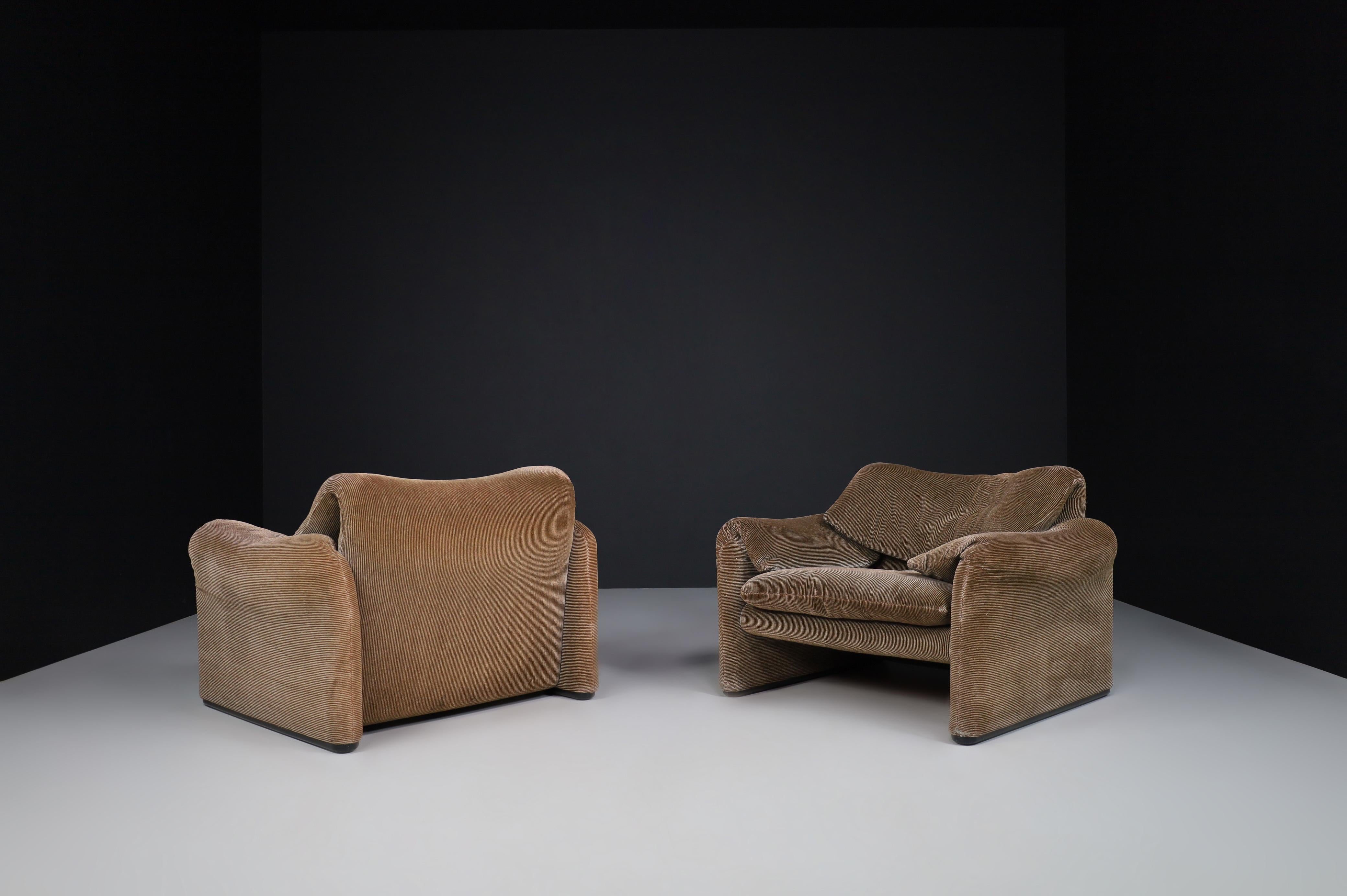 Maralunga Lounge Chairs by Vico Magistretti for Cassina, 1970s In Good Condition In Almelo, NL