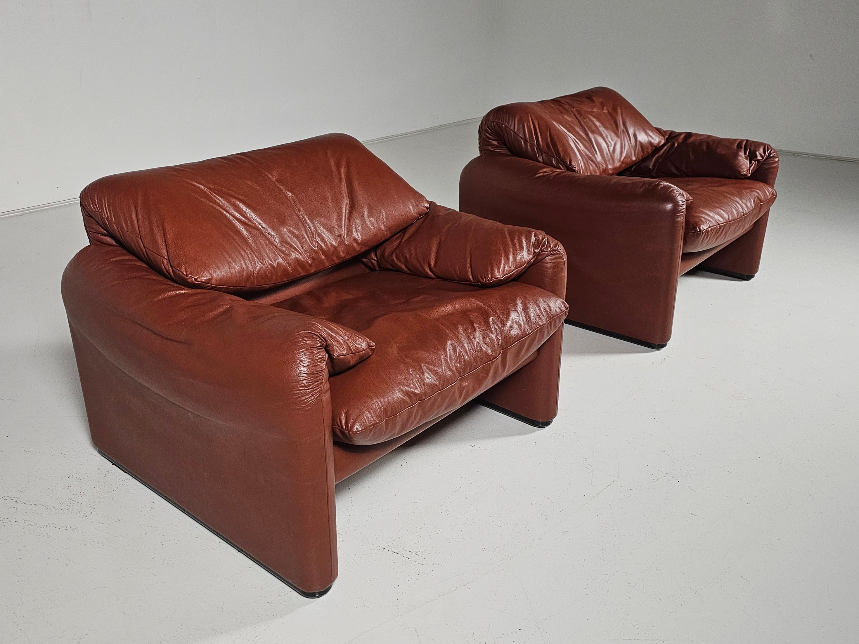 Mid-Century Modern Maralunga lounge chairs in leather by Vico Magistretti for Cassina, 1970 For Sale