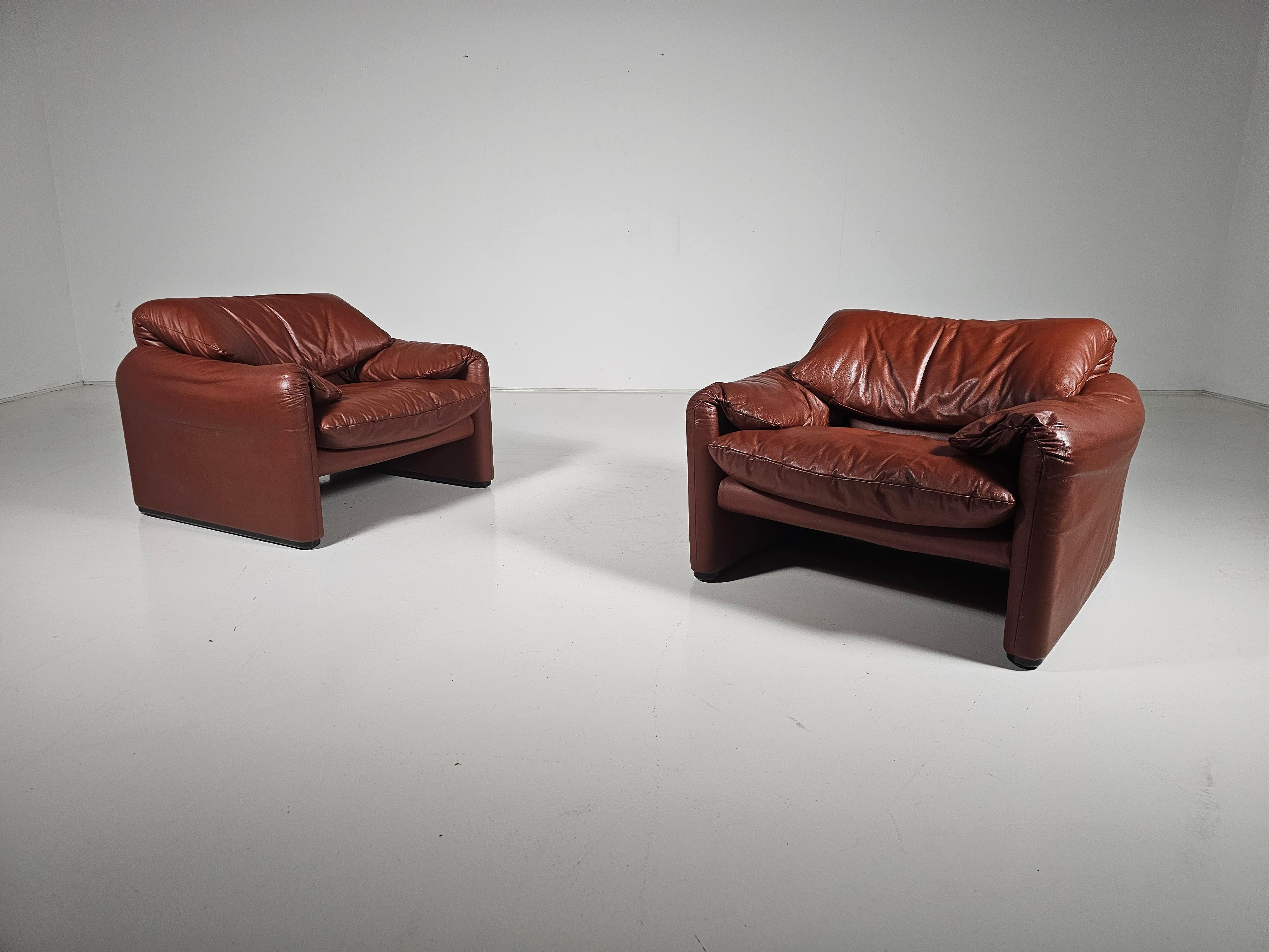 Maralunga lounge chairs in leather by Vico Magistretti for Cassina, 1970 In Good Condition For Sale In amstelveen, NL