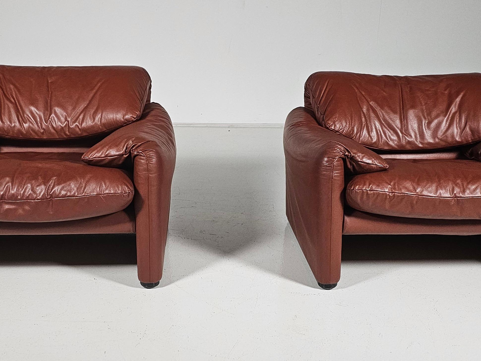 Leather Maralunga lounge chairs in leather by Vico Magistretti for Cassina, 1970 For Sale
