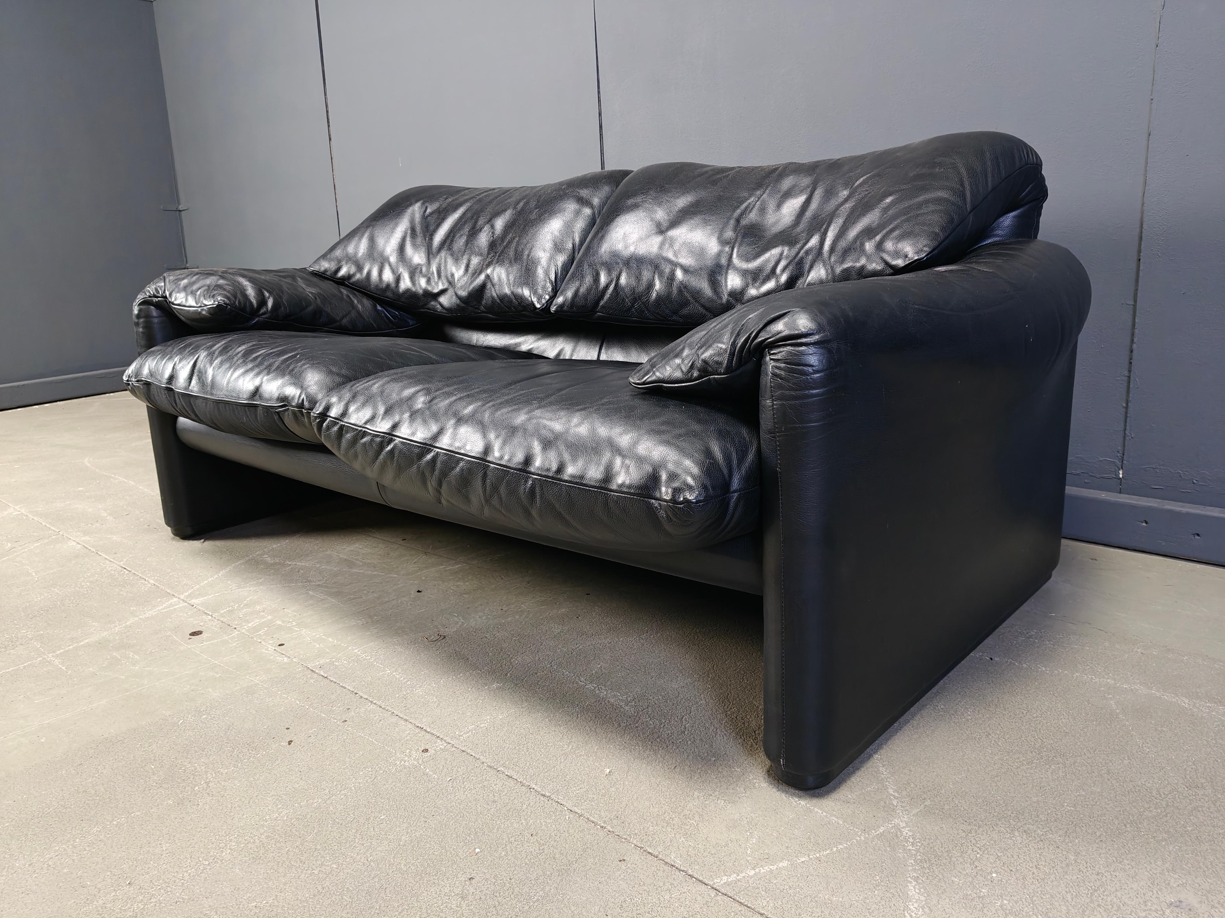 Maralunga sofa by Vico Magistretti for Cassina, 1970s For Sale 3