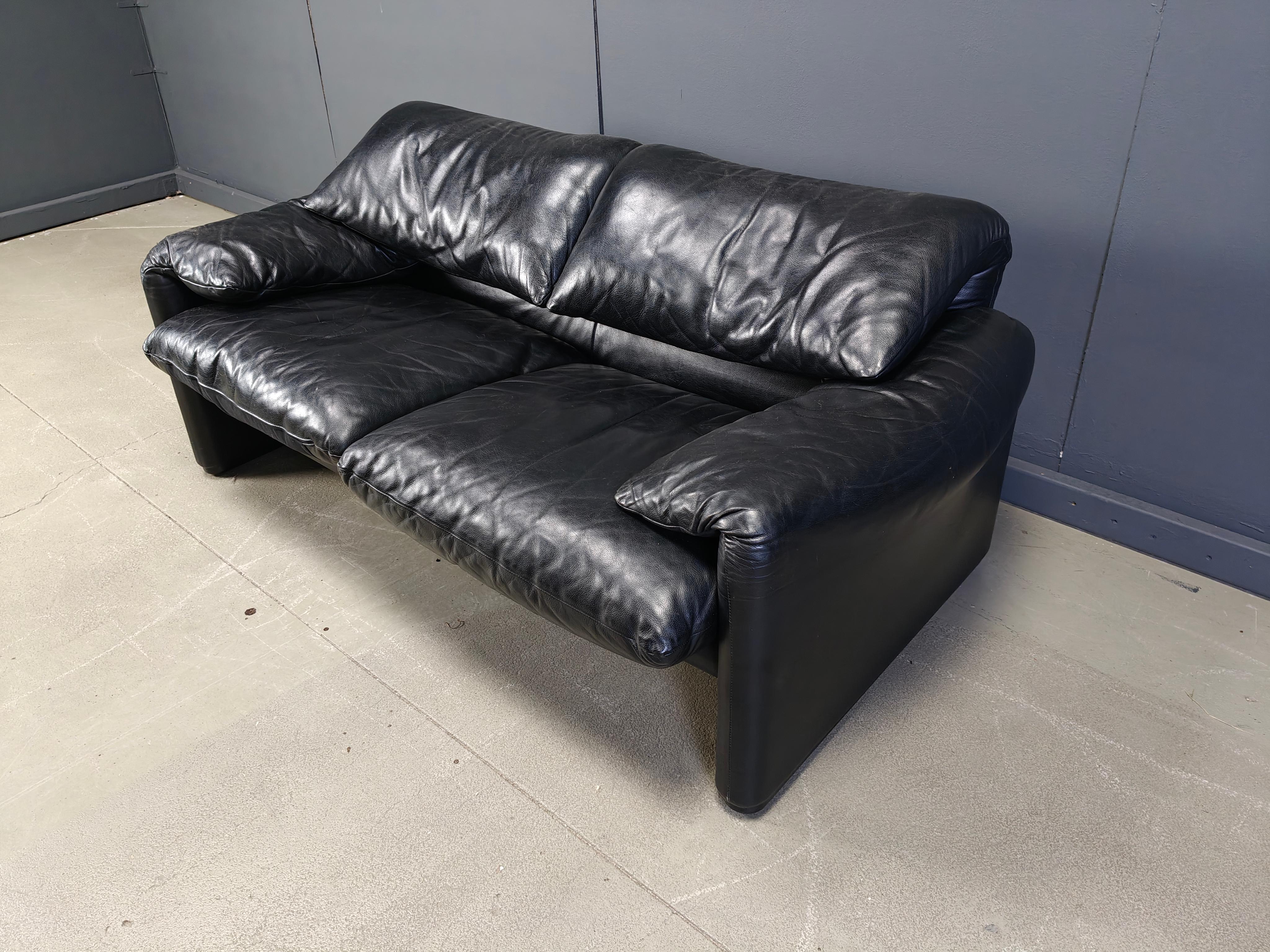 Maralunga sofa by Vico Magistretti for Cassina, 1970s For Sale 4