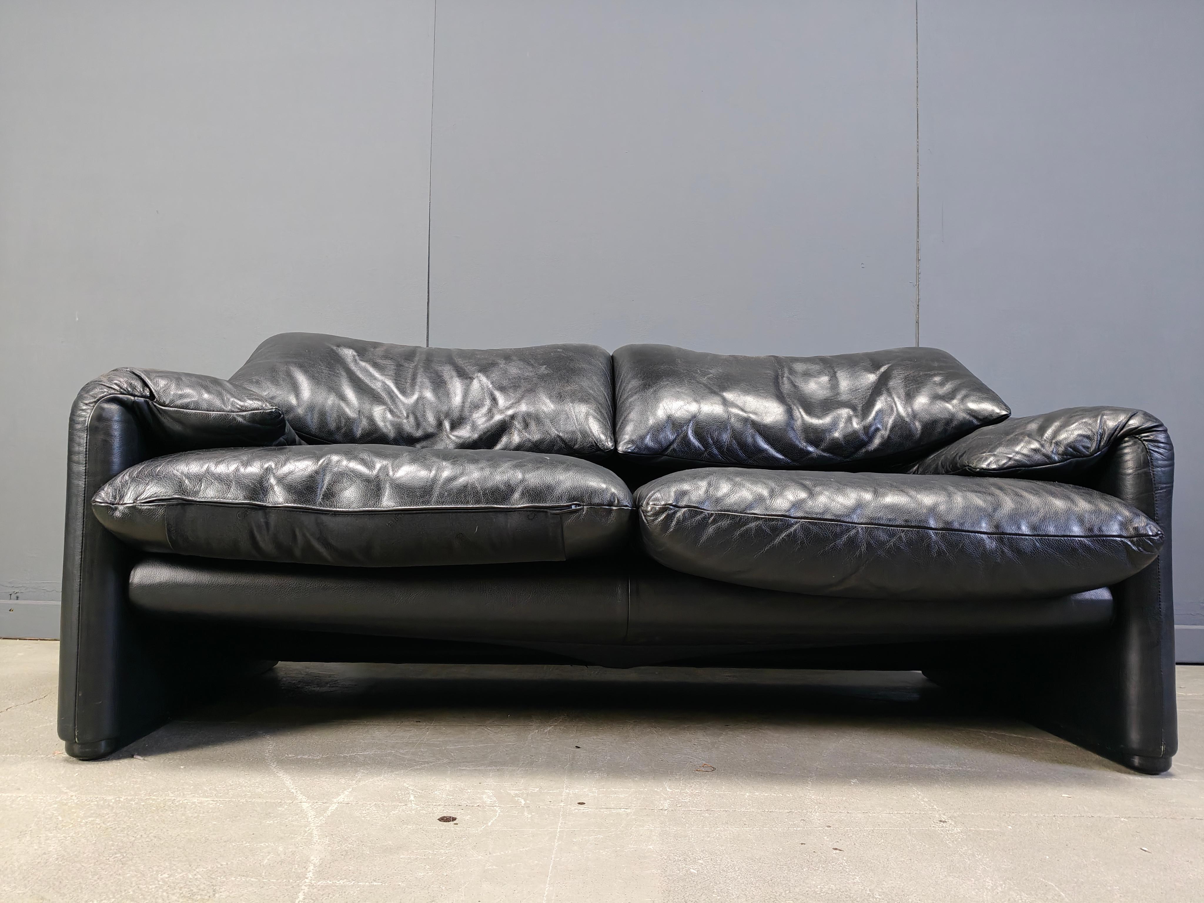 Maralunga sofa by Vico Magistretti for Cassina, 1970s For Sale 5