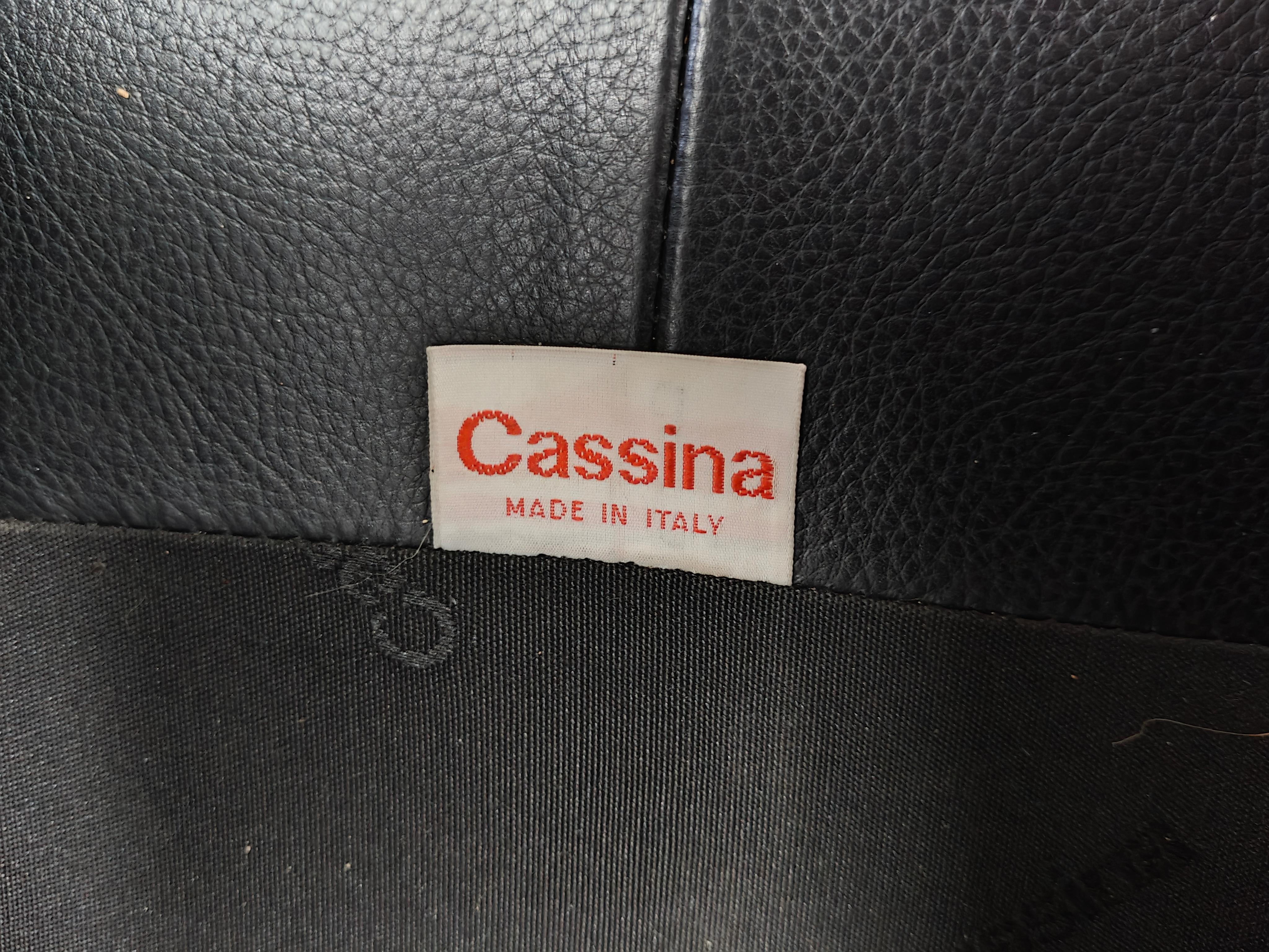 Vintage black leather maralunga sofa designed by Vico Magistretti for Cassina in 1973.

Iconic design sofa with a timeless look.

The backrests are adjustable..

Very good condition

1980s- Italy

Dimensions
H 28 in. x W 65 in. x D 35 in.
H 71.12 cm