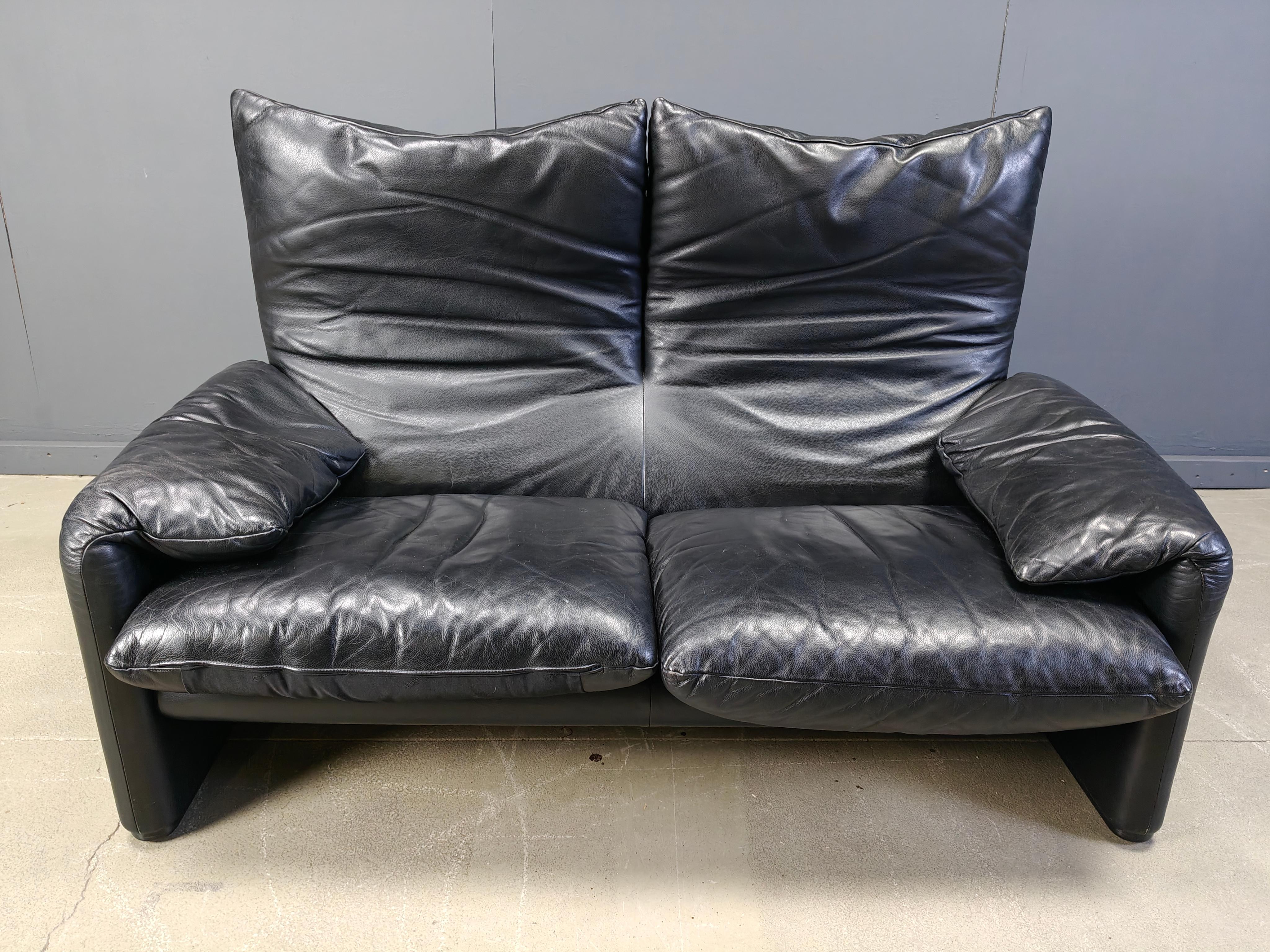 Mid-Century Modern Maralunga sofa by Vico Magistretti for Cassina, 1970s For Sale
