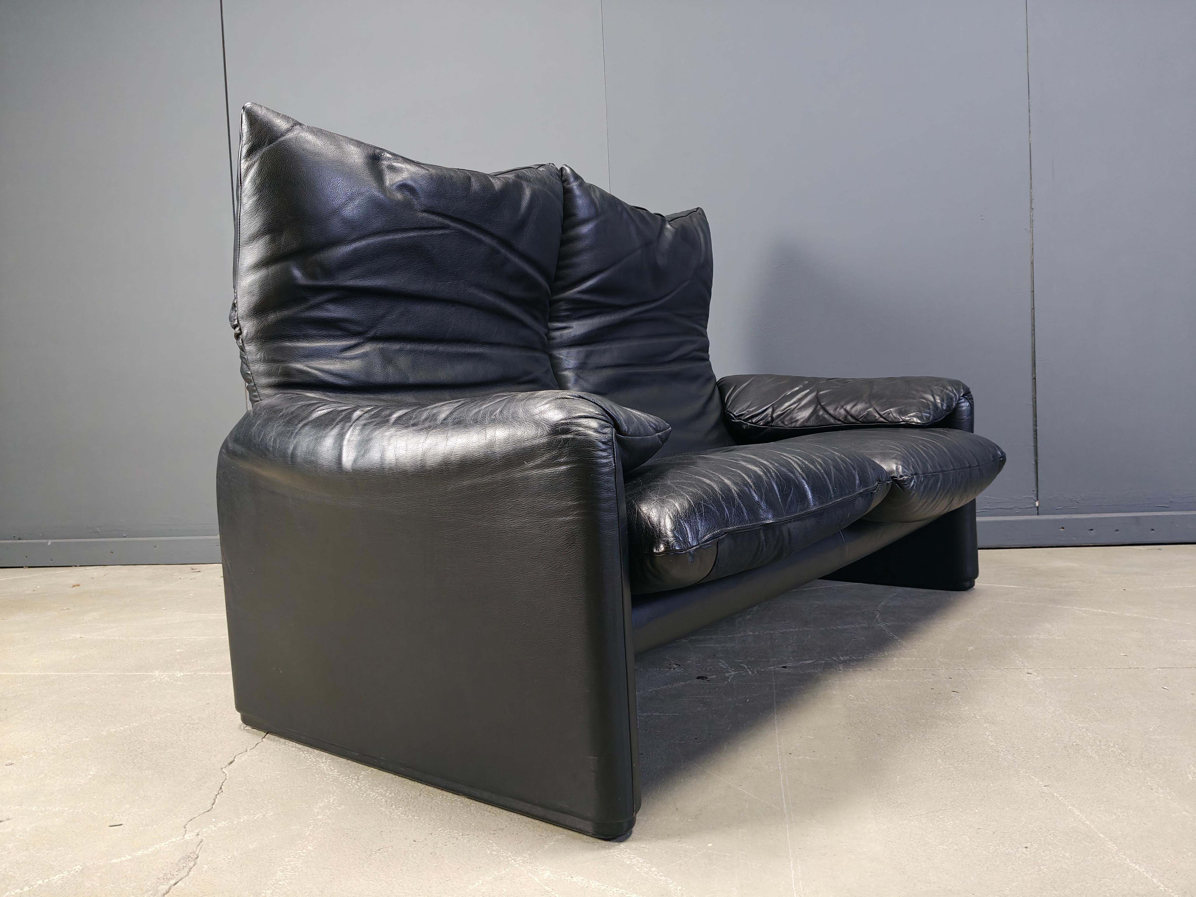 Italian Maralunga sofa by Vico Magistretti for Cassina, 1970s For Sale
