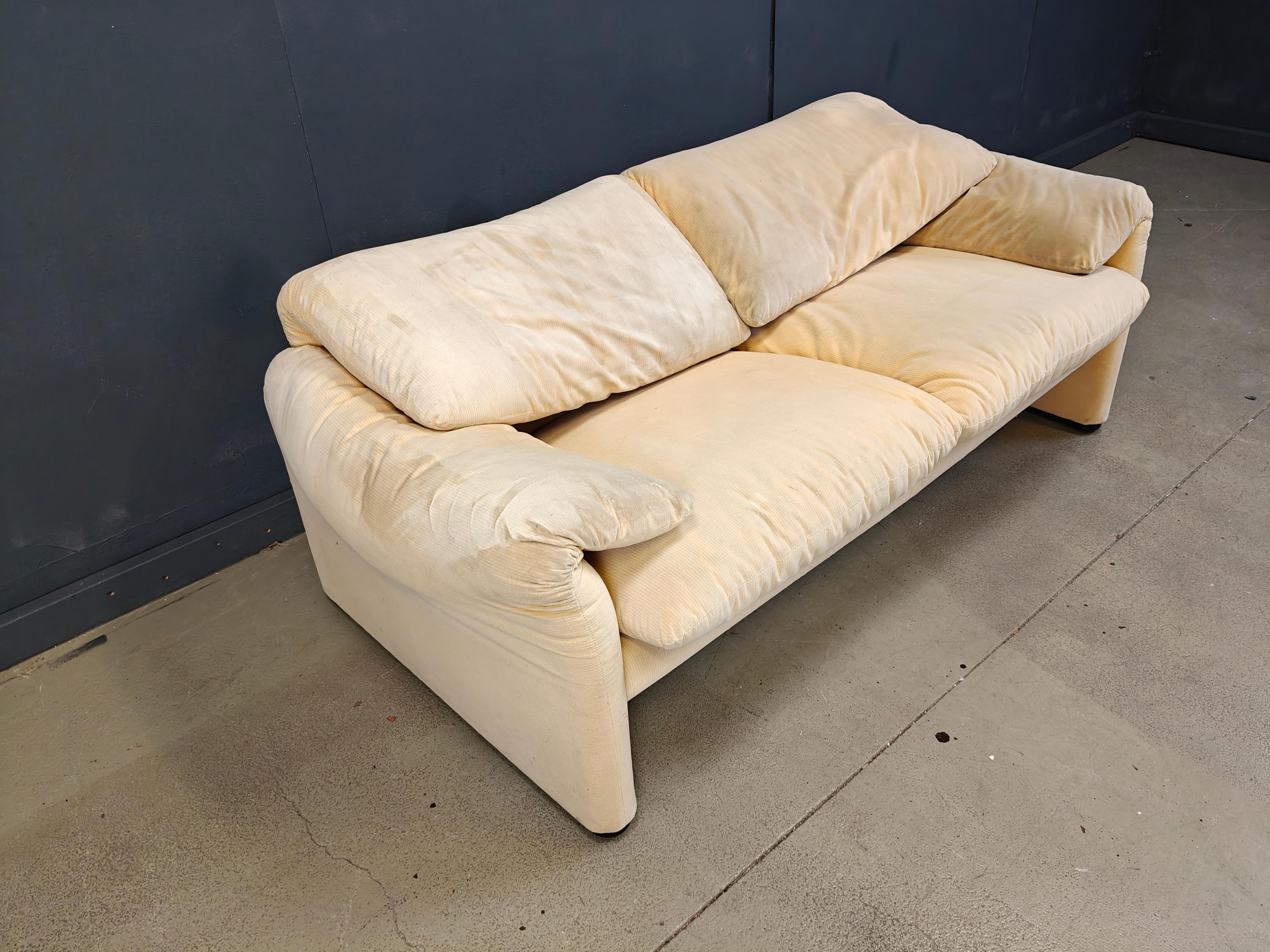 Maralunga sofa by Vico Magistretti for Cassina, 1970s (Stoff) im Angebot
