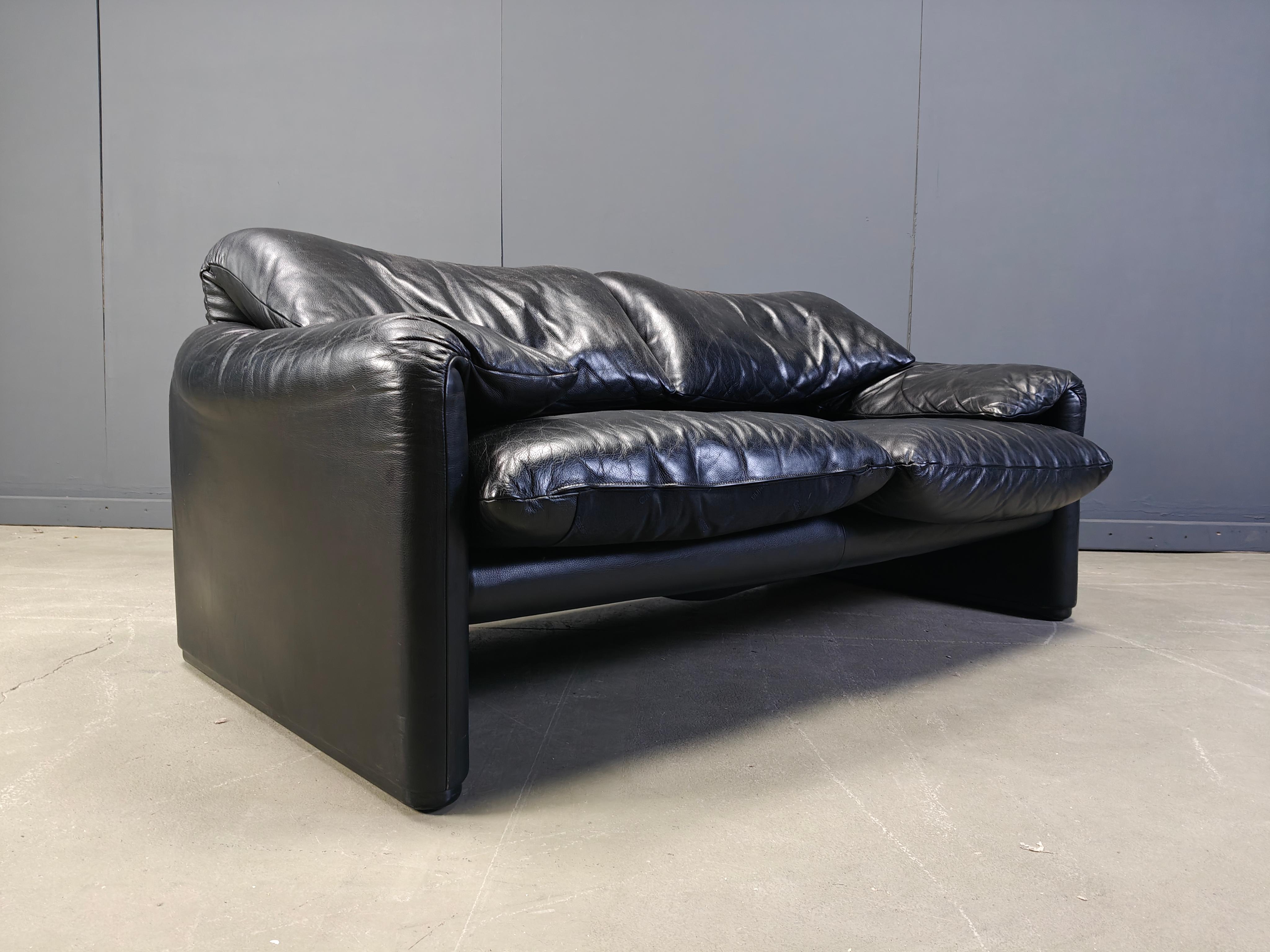 Maralunga sofa by Vico Magistretti for Cassina, 1970s For Sale 1