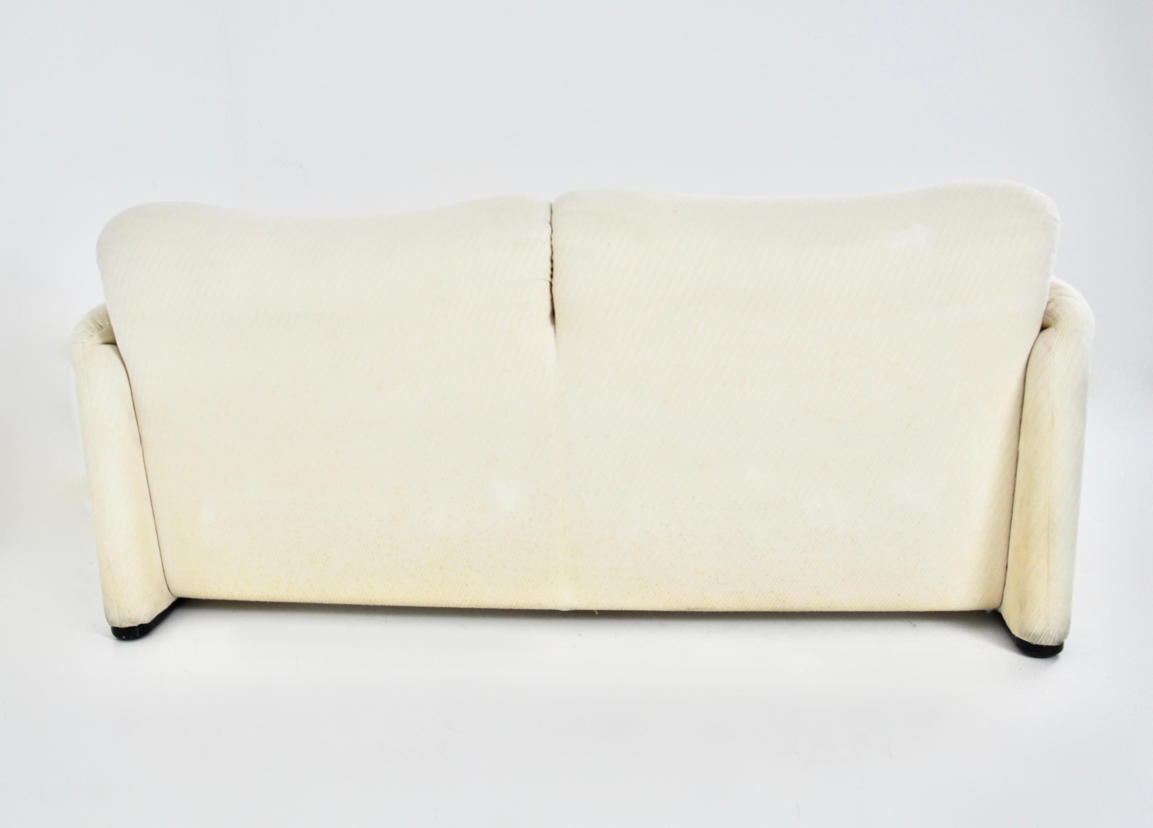 Maralunga sofa by Vico Magistretti for Cassina, 1970s For Sale 2