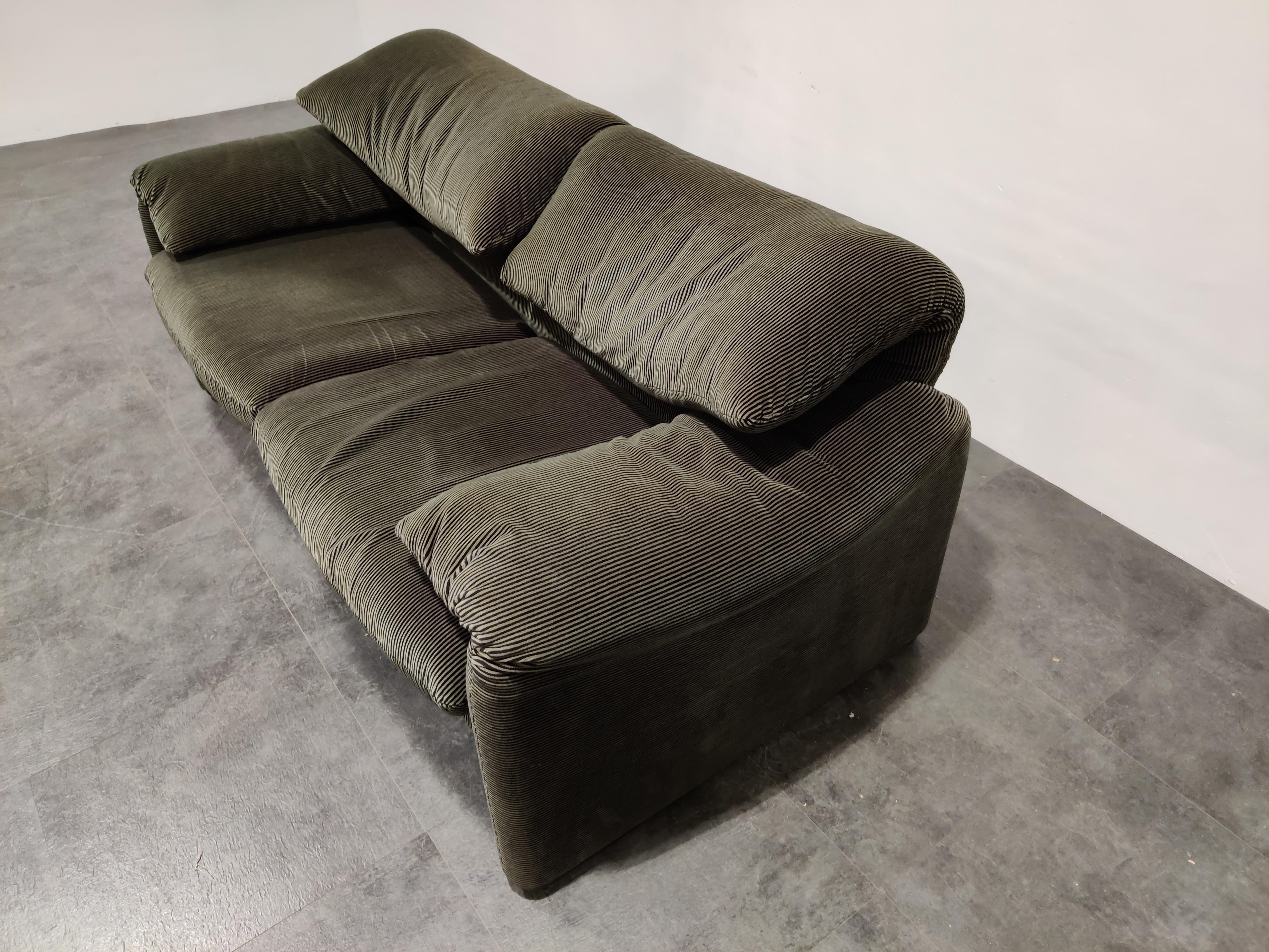 Maralunga Sofa by Vico Magistretti for Cassina, 1973 In Excellent Condition In HEVERLEE, BE