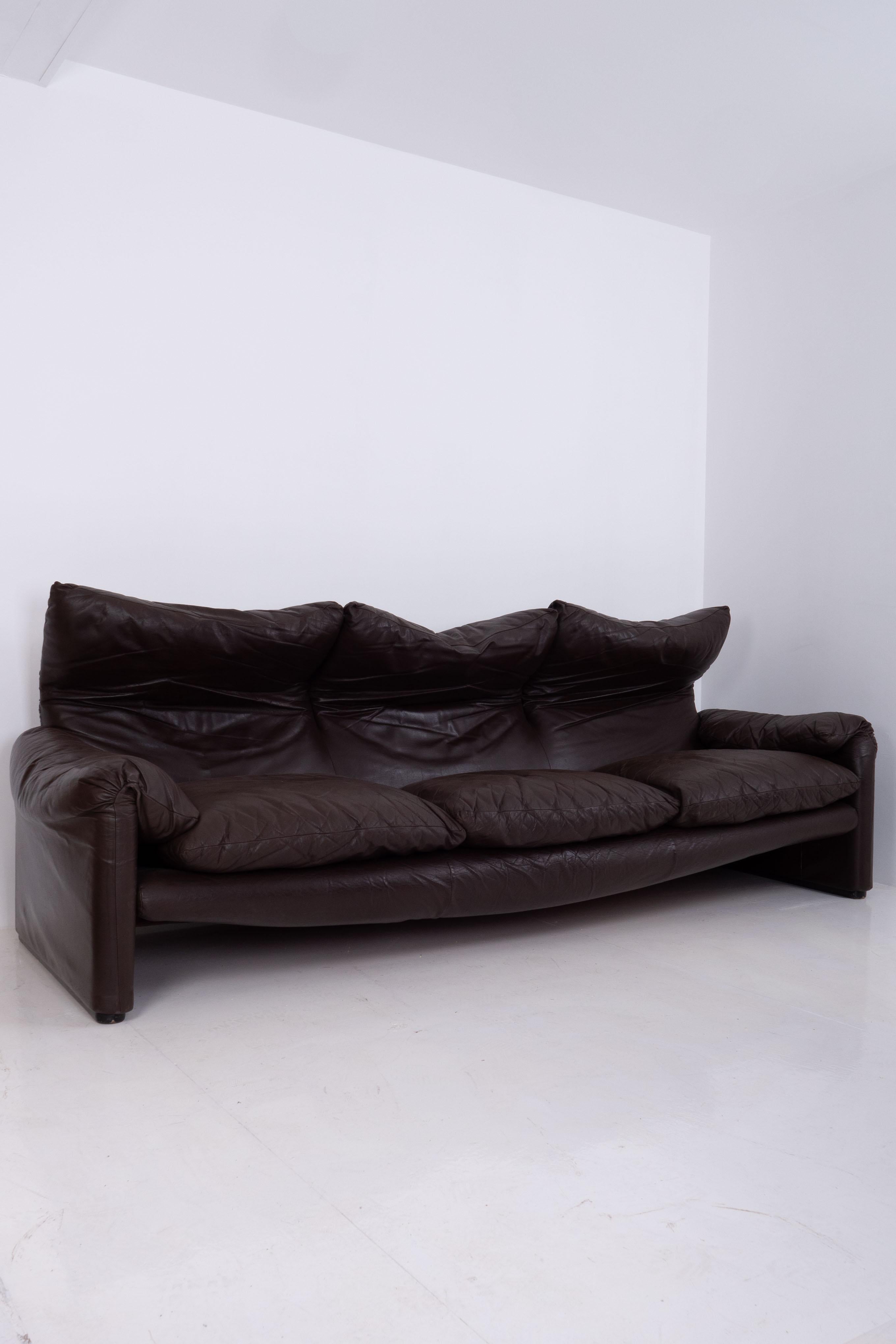 Maralunga Sofa by Vico Magistretti for Cassina, Dark Brown Leather For Sale 1