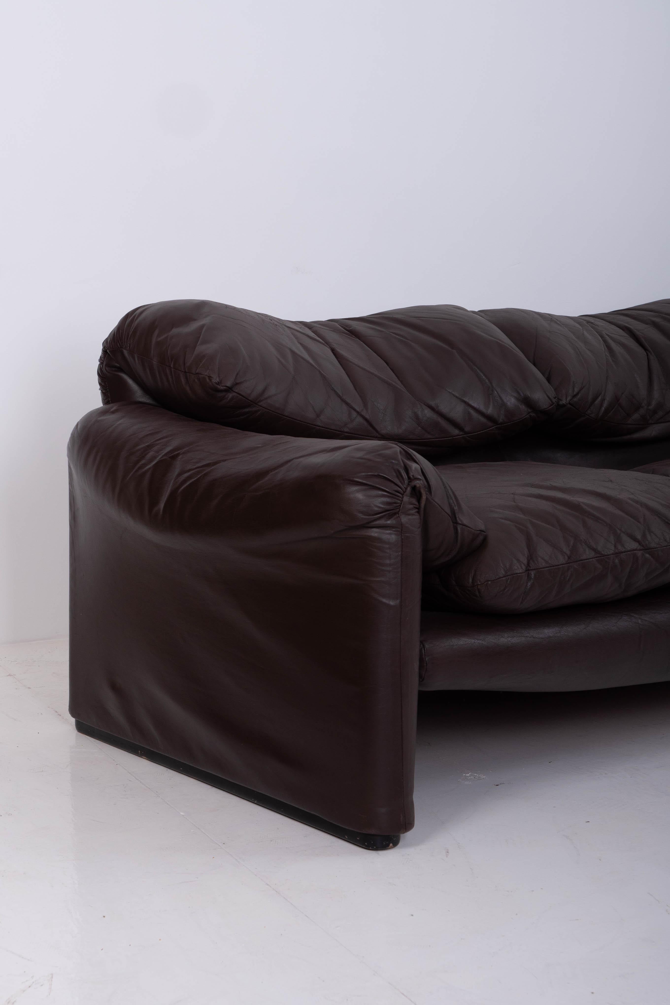 Maralunga Sofa by Vico Magistretti for Cassina, Dark Brown Leather For Sale 3