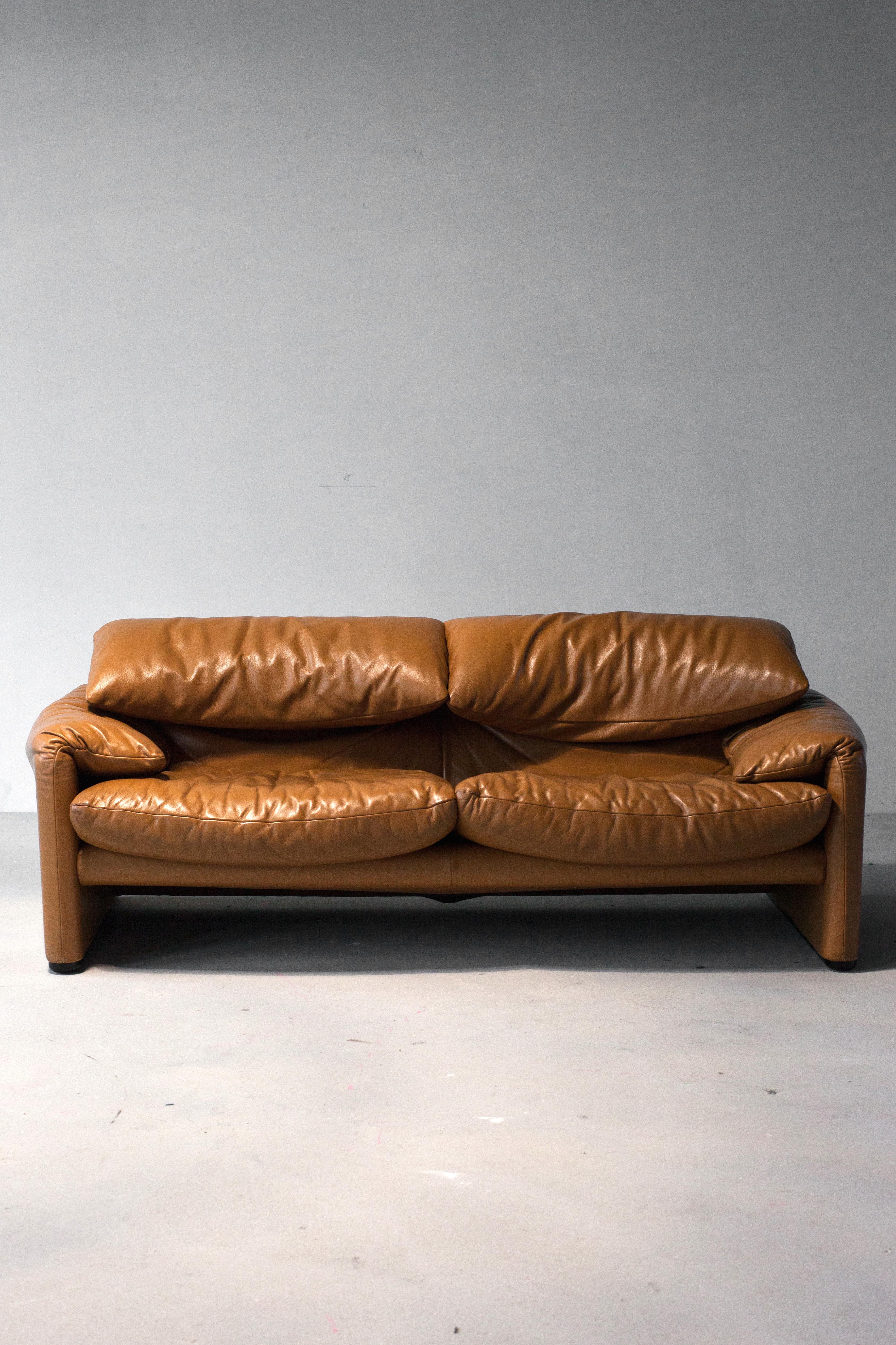 With these beautiful cognac leather pair of Maralunga sofa's you will definitely spice up your interior. This famous design was conceived by Vico Magistretti for Cassina in 1973. This specific pair was produced in the 2000s. This also means that the