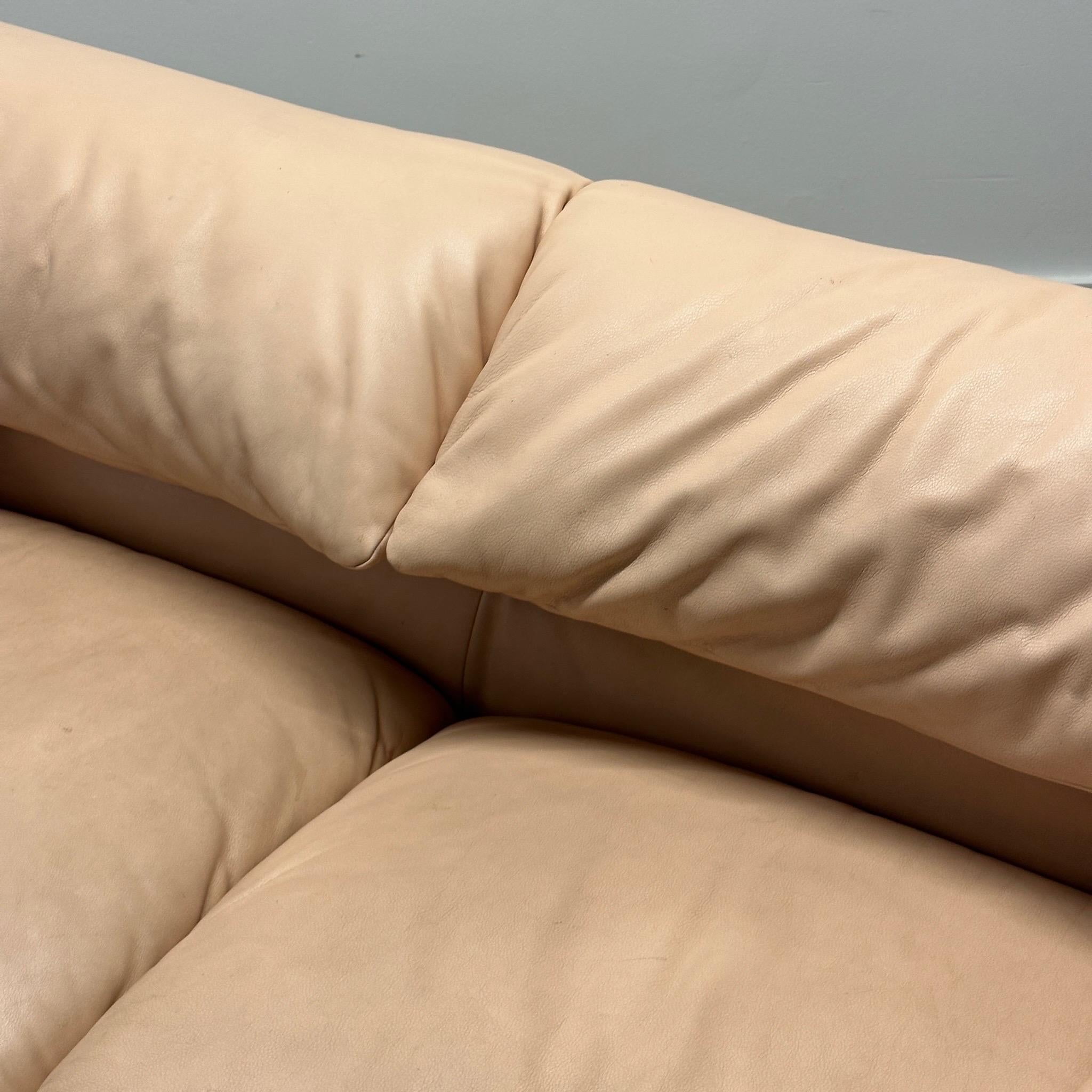 Maralunga Sofa by Vico Magistretti for Cassina In Good Condition In Chicago, IL