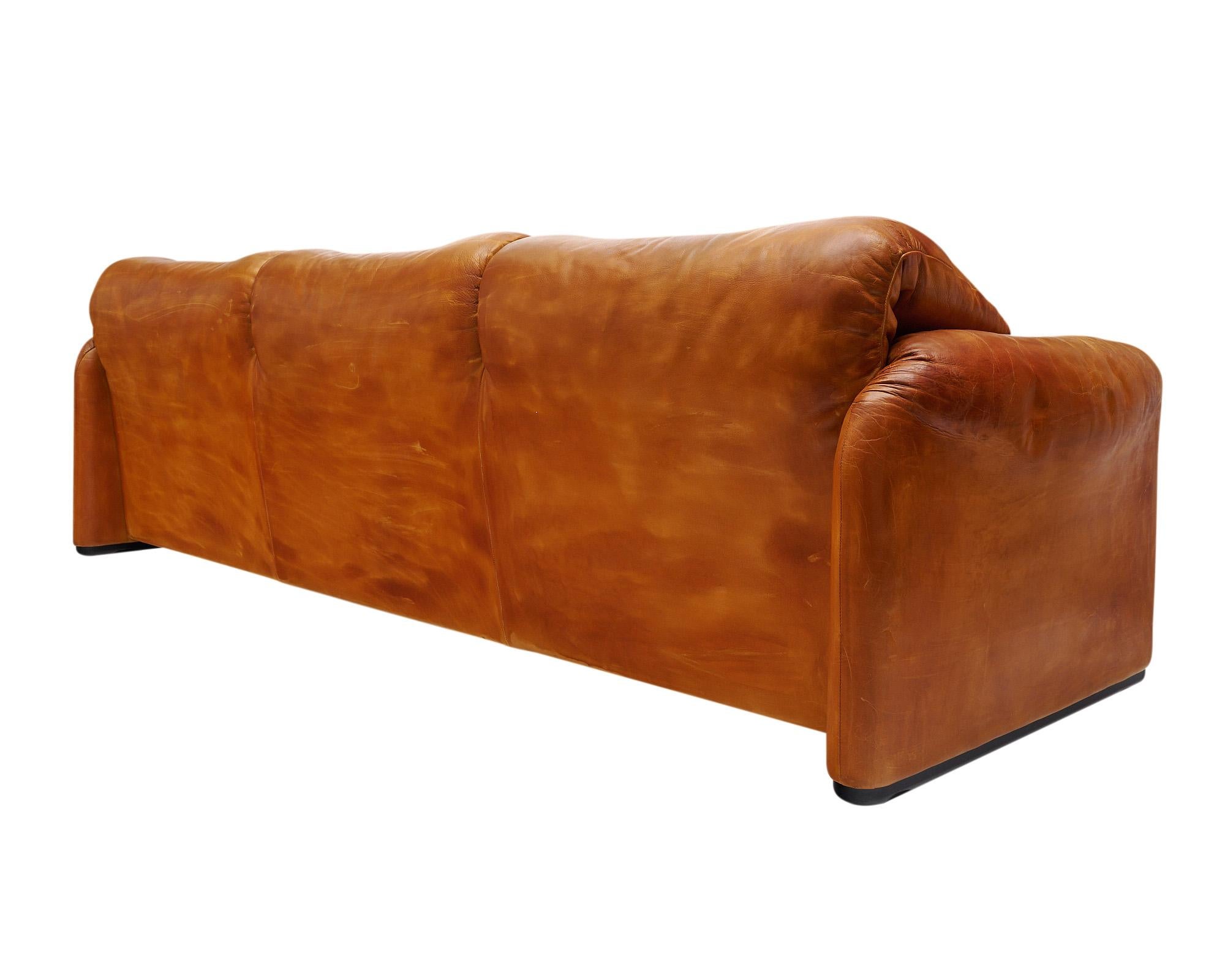 Maralunga Sofa by Vico Magistretti for Cassina 1