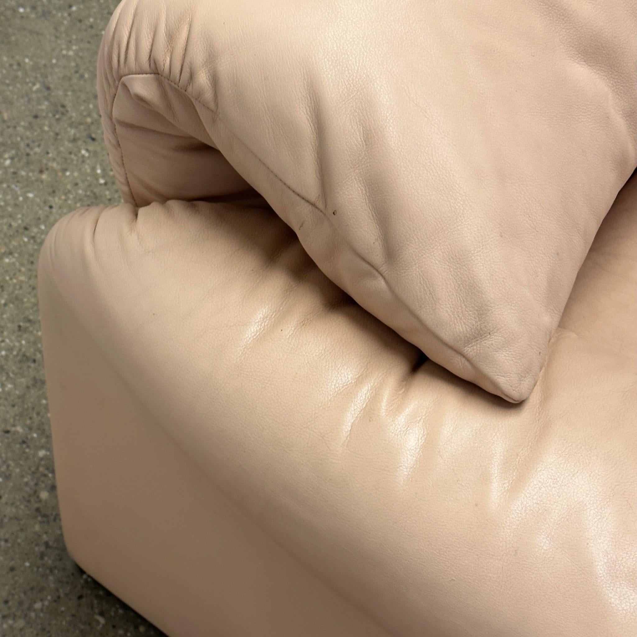 Maralunga Sofa by Vico Magistretti for Cassina 2