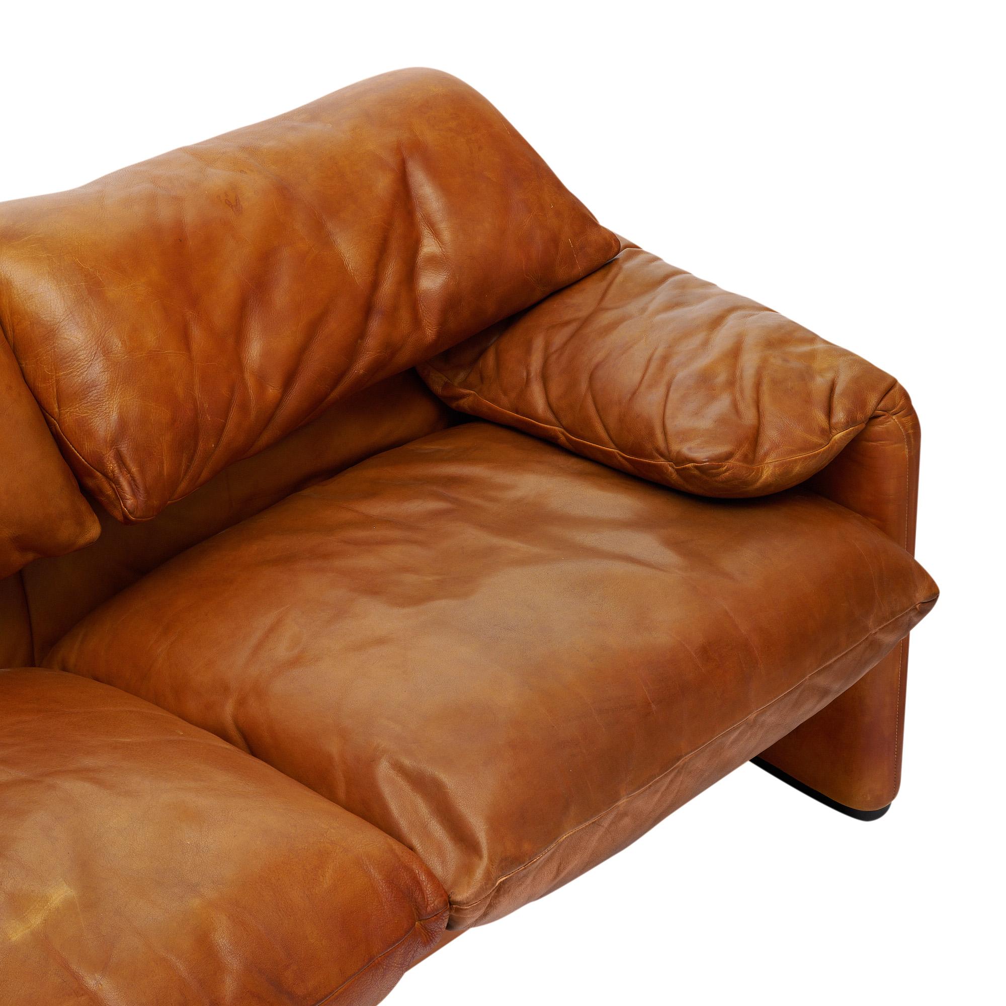 Maralunga Sofa by Vico Magistretti for Cassina 2