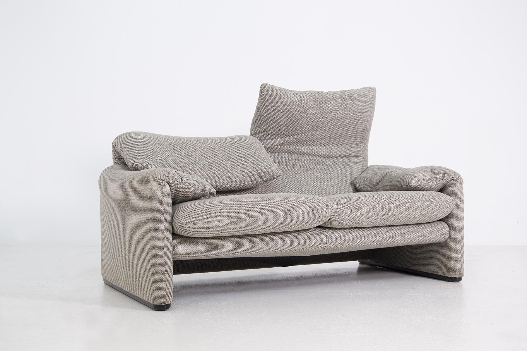 Maralunga Sofa by Vico Magistretti for Cassina in Fabric Grey 2