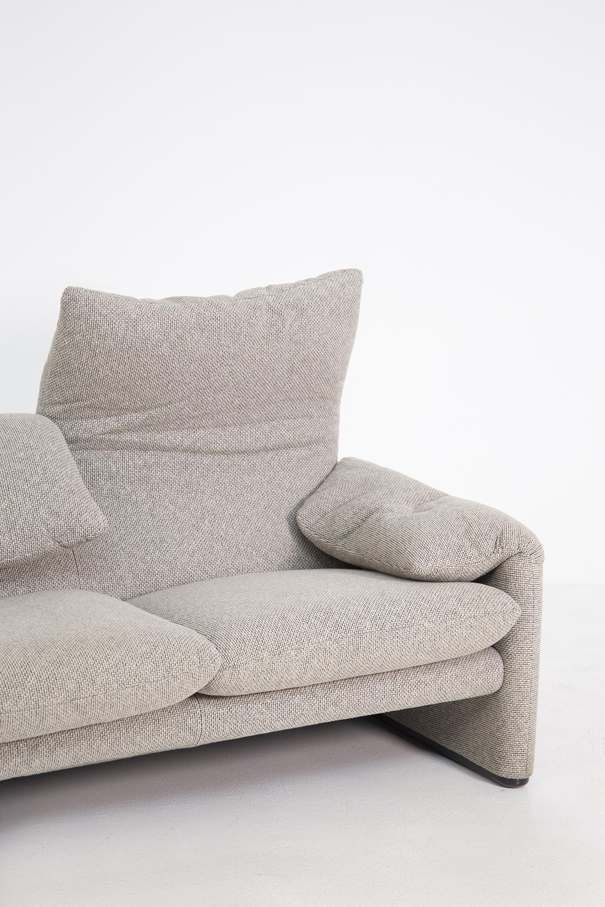 Maralunga Sofa by Vico Magistretti for Cassina in Fabric Grey 3