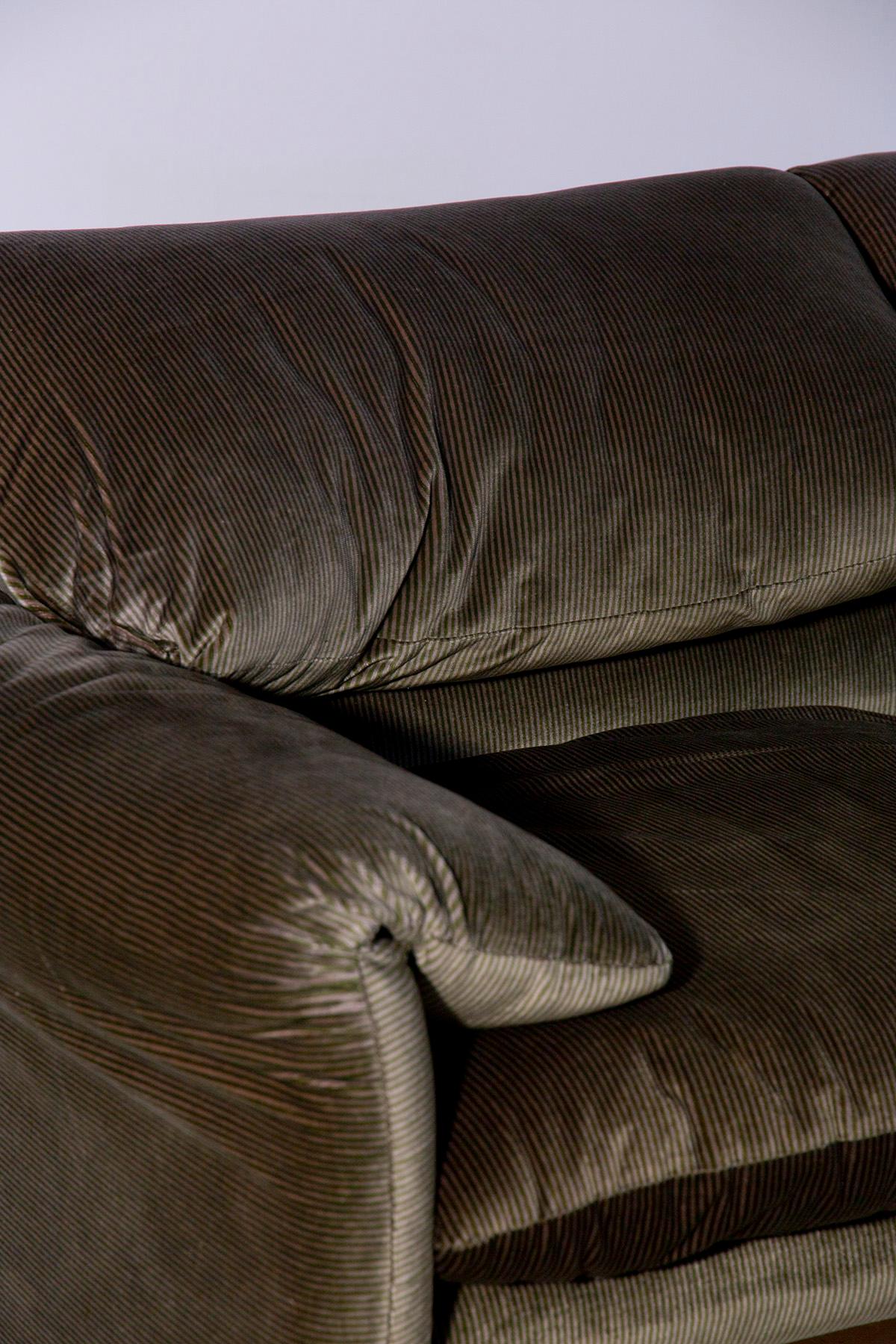 Maralunga sofa by Vico Magistretti in original two-seater green fabric 1