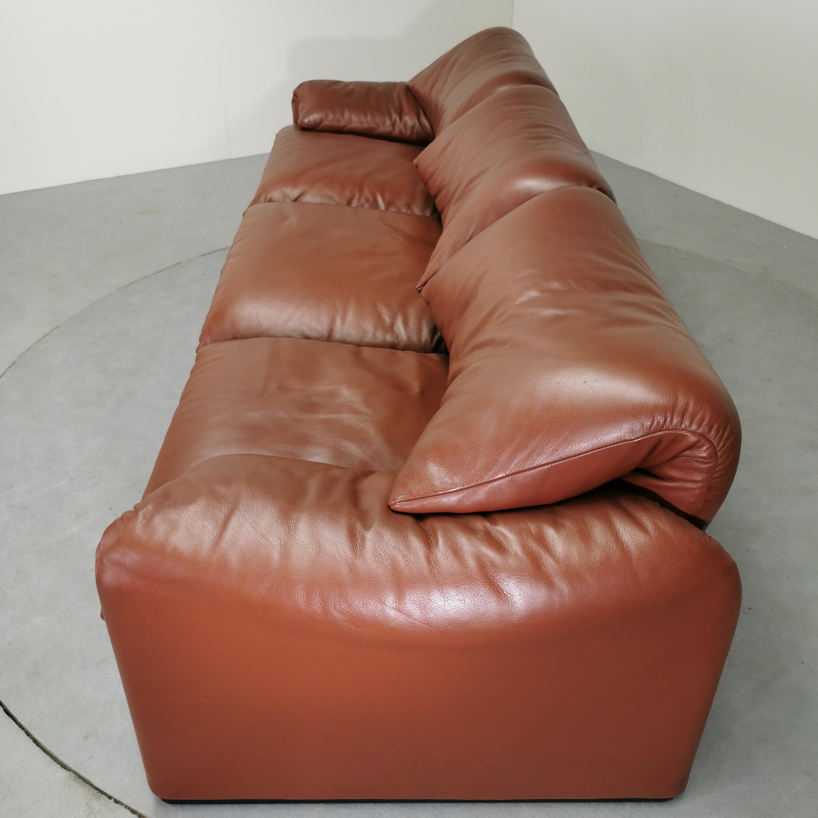 Mid-Century Modern Maralunga sofa Cassina 70's leather For Sale
