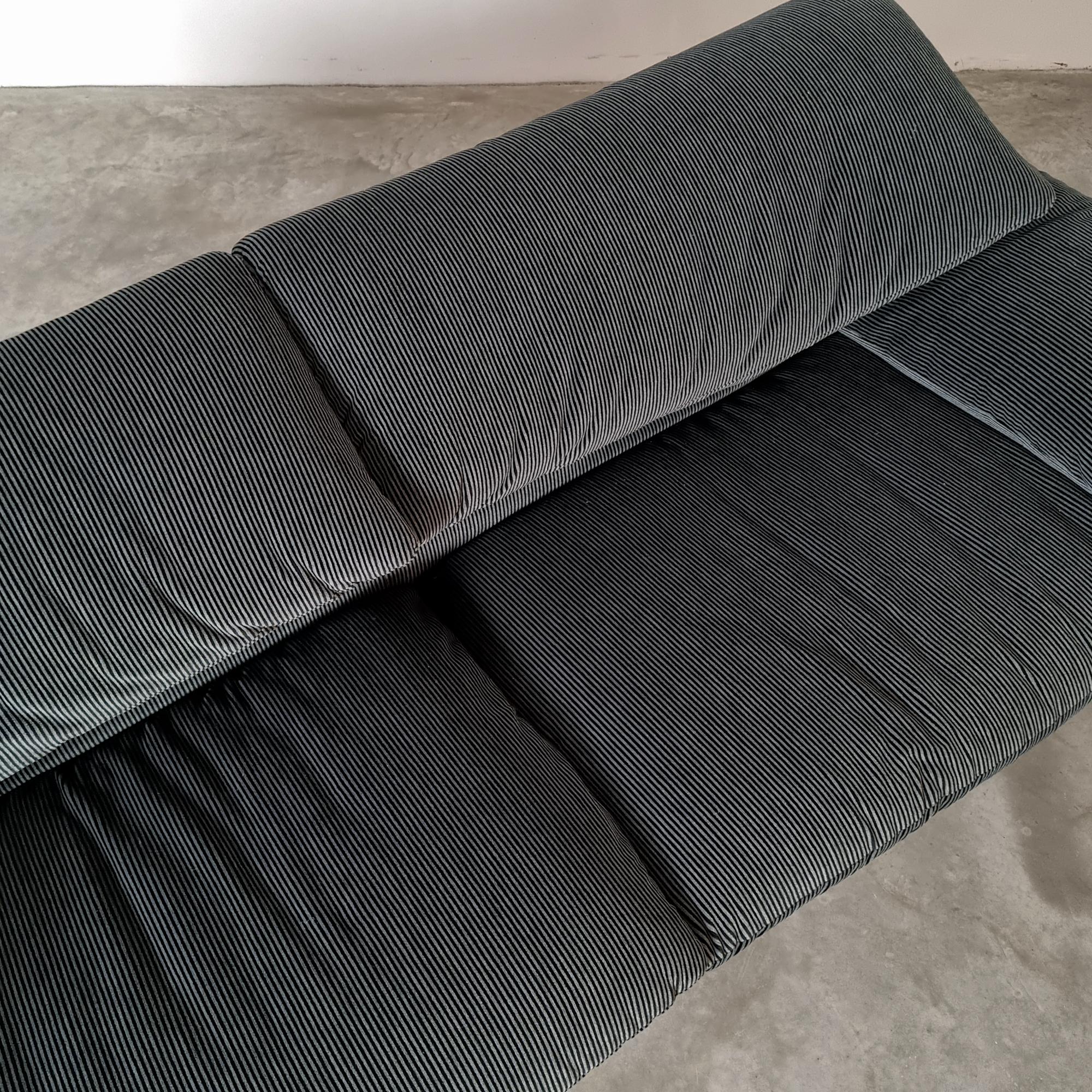 “Maralunga” Sofa designed by Vico Magistretti for Cassina, 1980s 3
